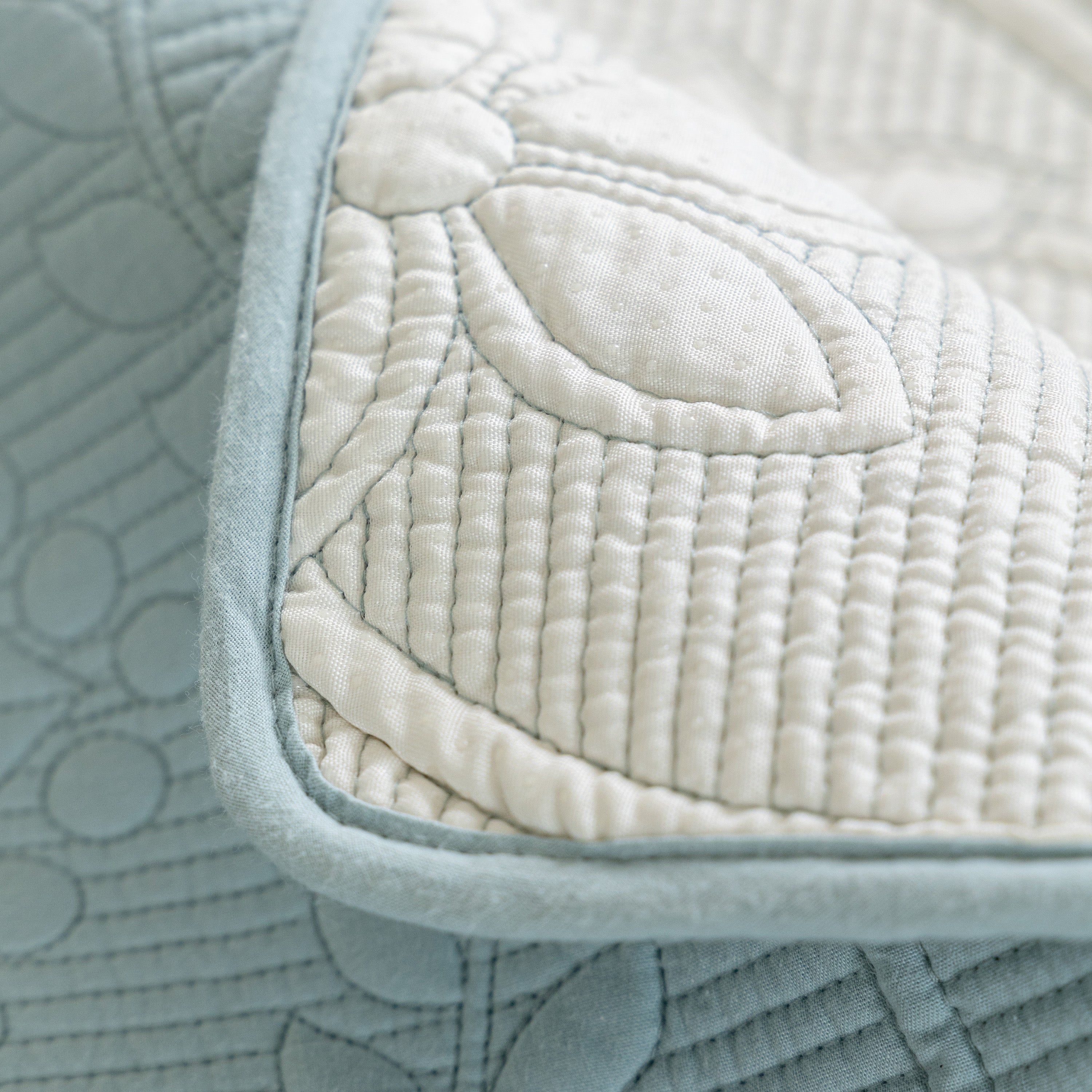 Floral Cotton Quilted Sofa Cover, Non-slip Couch Protector With Scalloped Edges