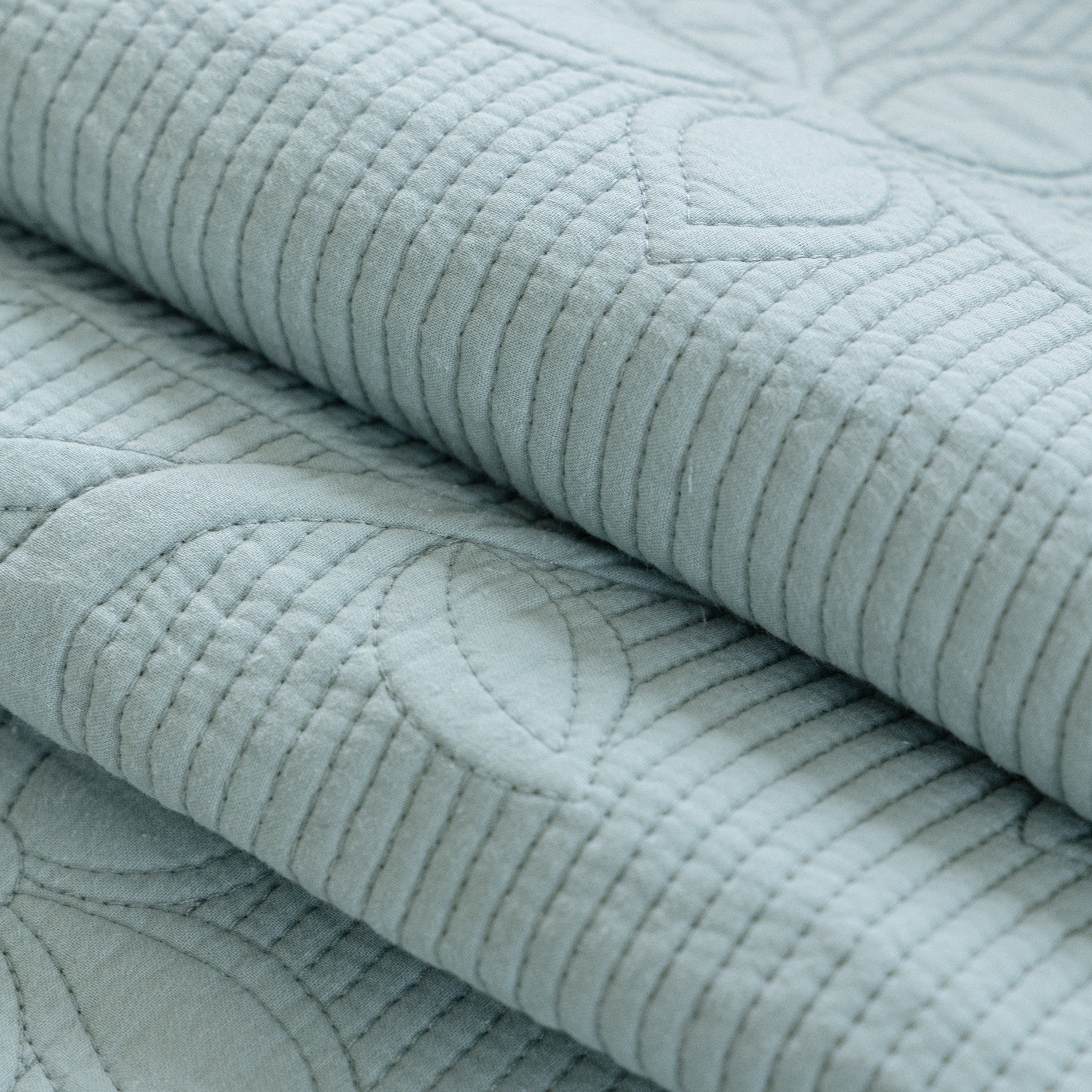 Floral Cotton Quilted Sofa Cover, Non-slip Couch Protector With Scalloped Edges