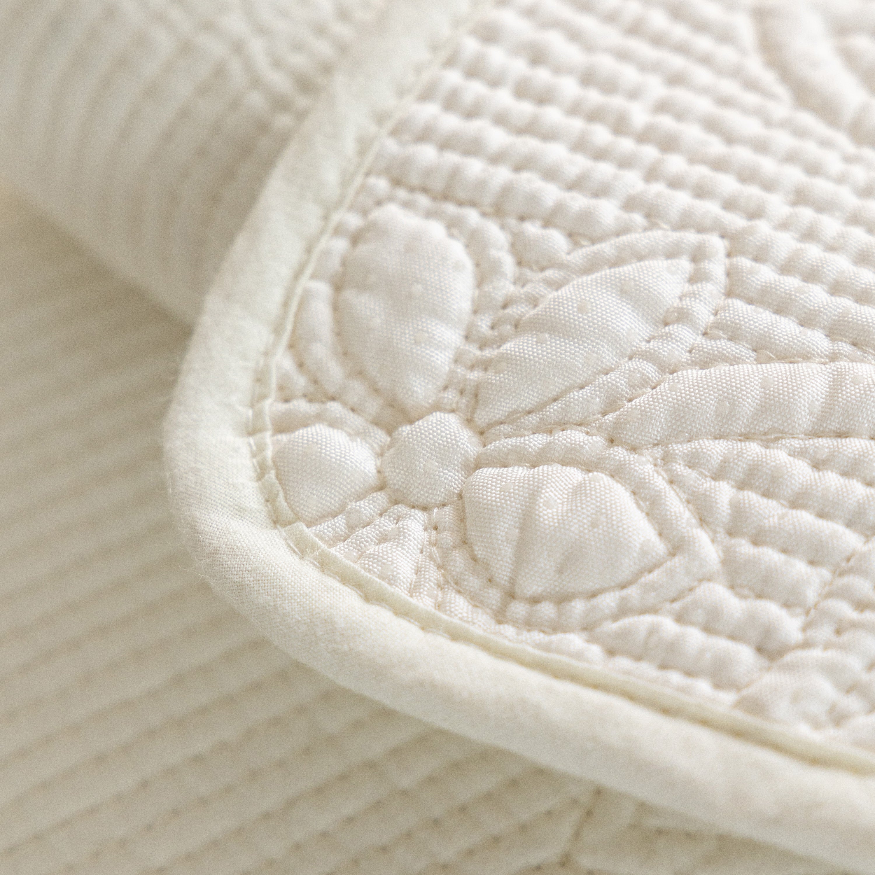 Floral Cotton Quilted Sofa Cover, Non-slip Couch Protector With Scalloped Edges
