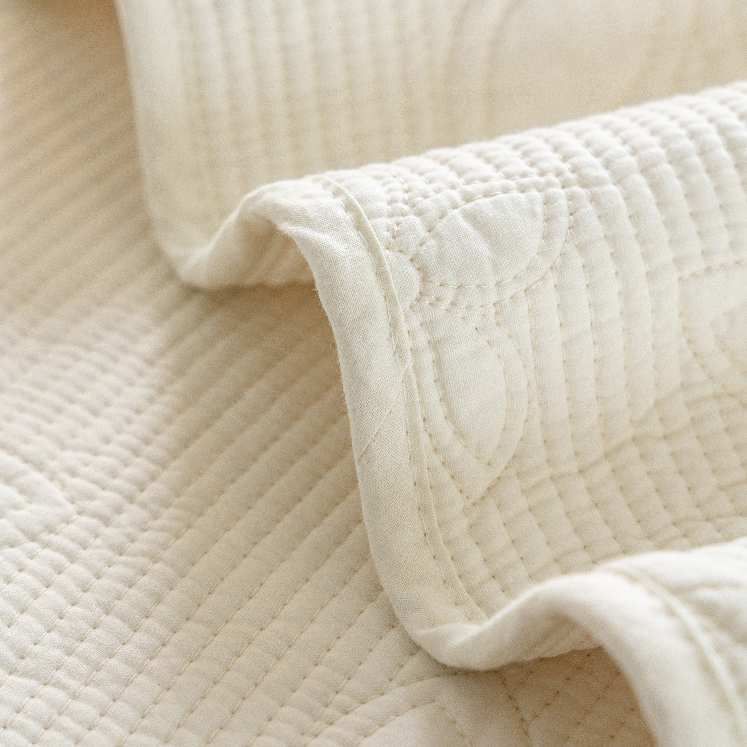 Floral Cotton Quilted Sofa Cover, Non-slip Couch Protector With Scalloped Edges