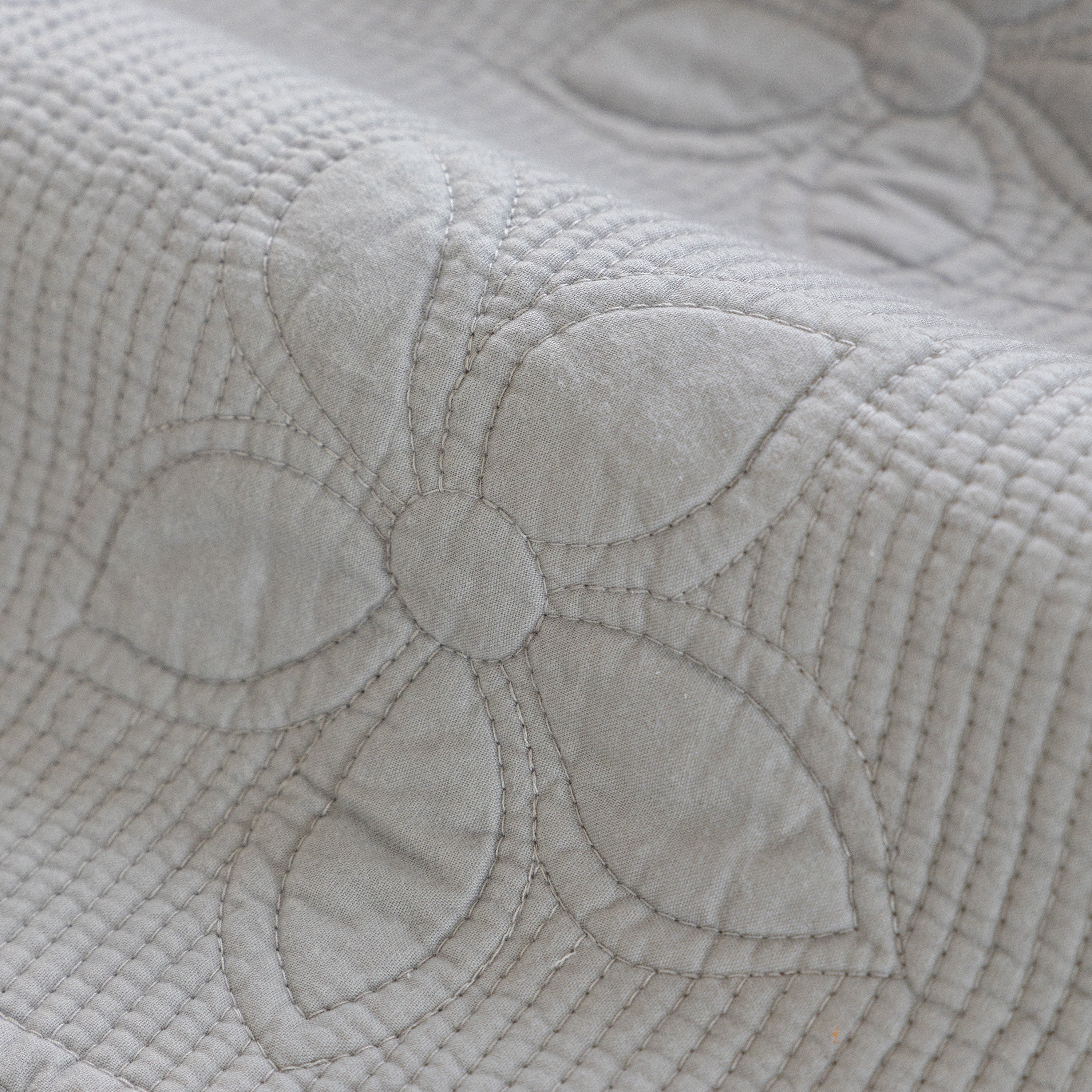 Floral Cotton Quilted Sofa Cover, Non-slip Couch Protector With Scalloped Edges