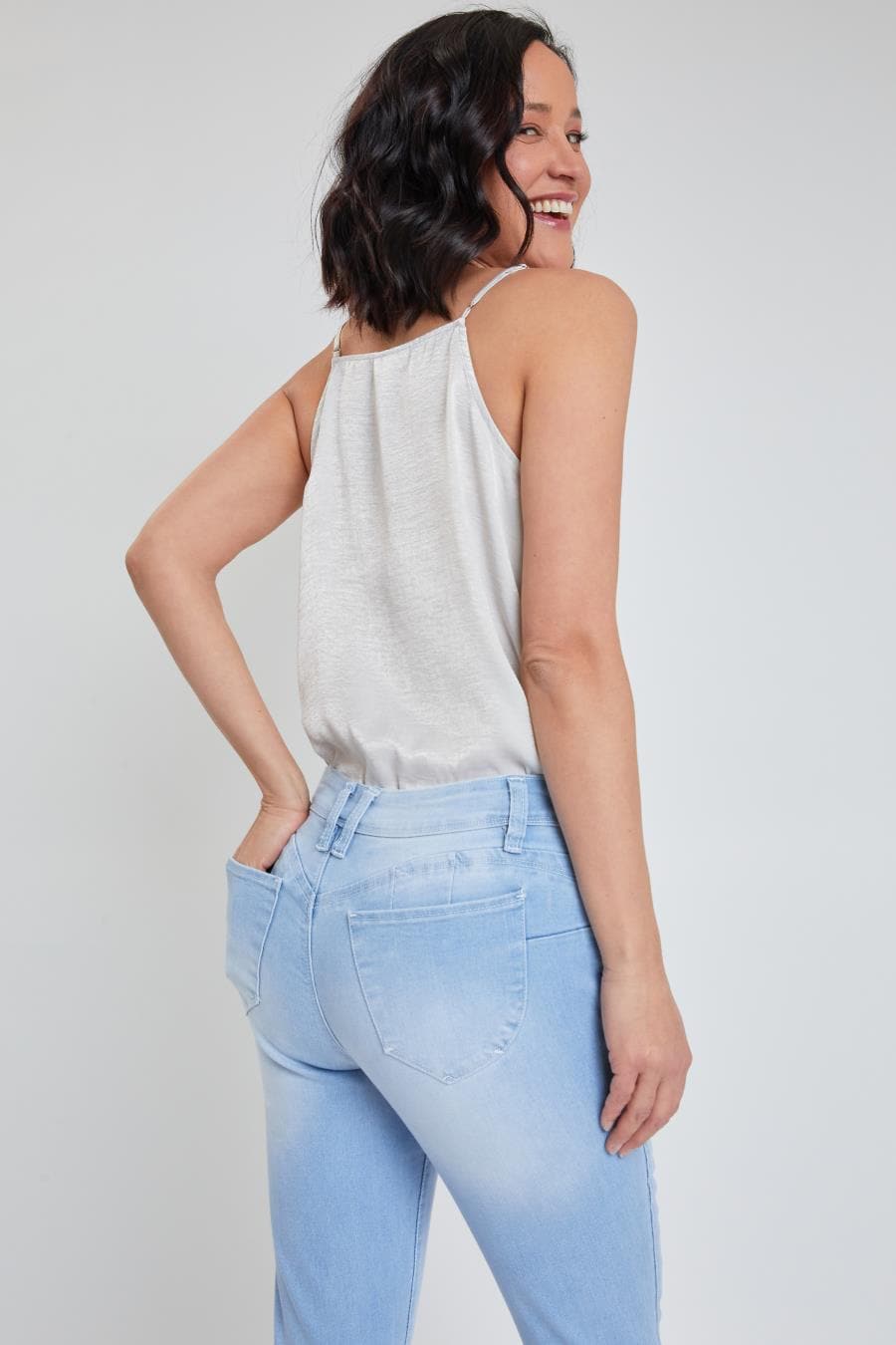 Women's WannaBettaButt Mid Rise Skinny Jean