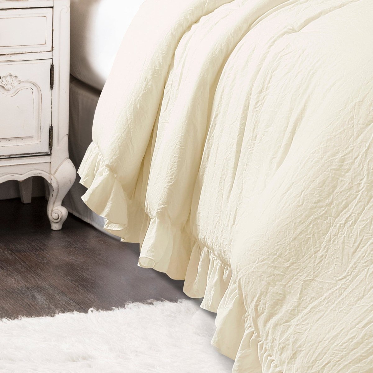 Reyna Comforter Set