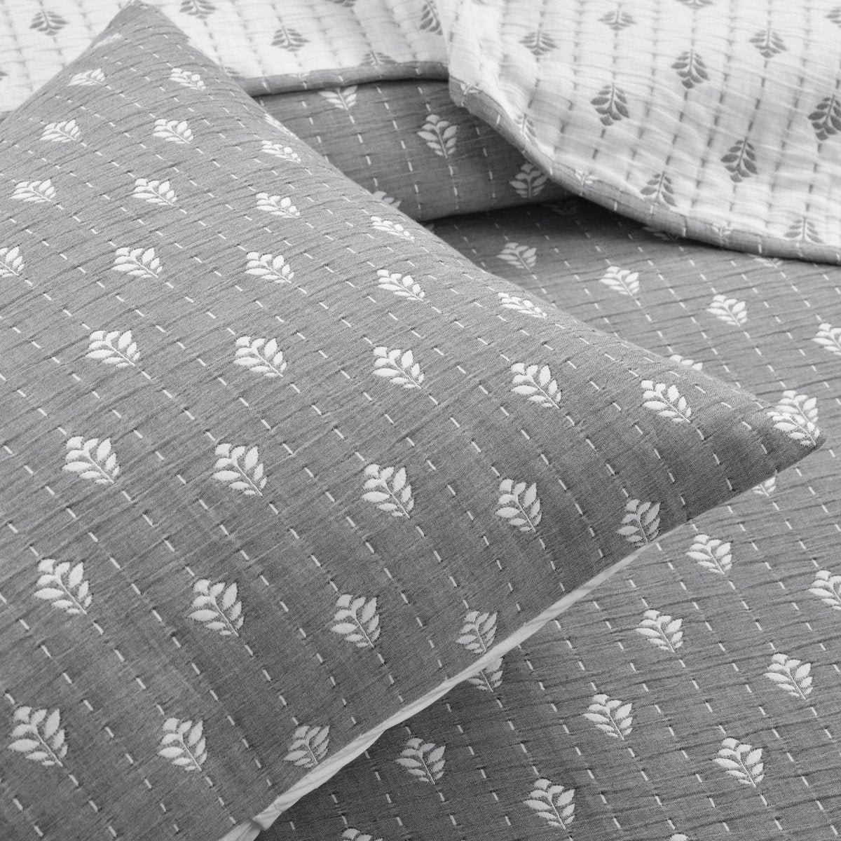 Hygge Kantha Pick Stitch Yarn Dyed Cotton Jacquard Quilt/coverlet Set