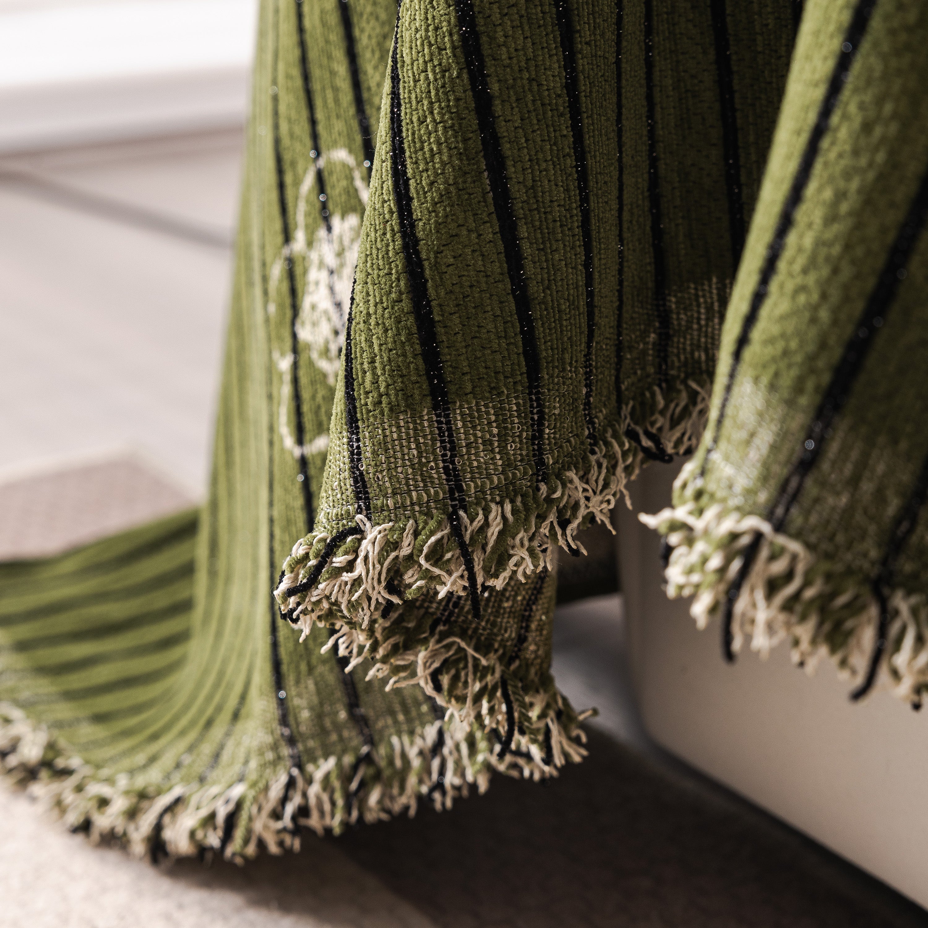Chenille Camellia Floral Sofa Throw Cover Couch Blanket With Striped Jacquard