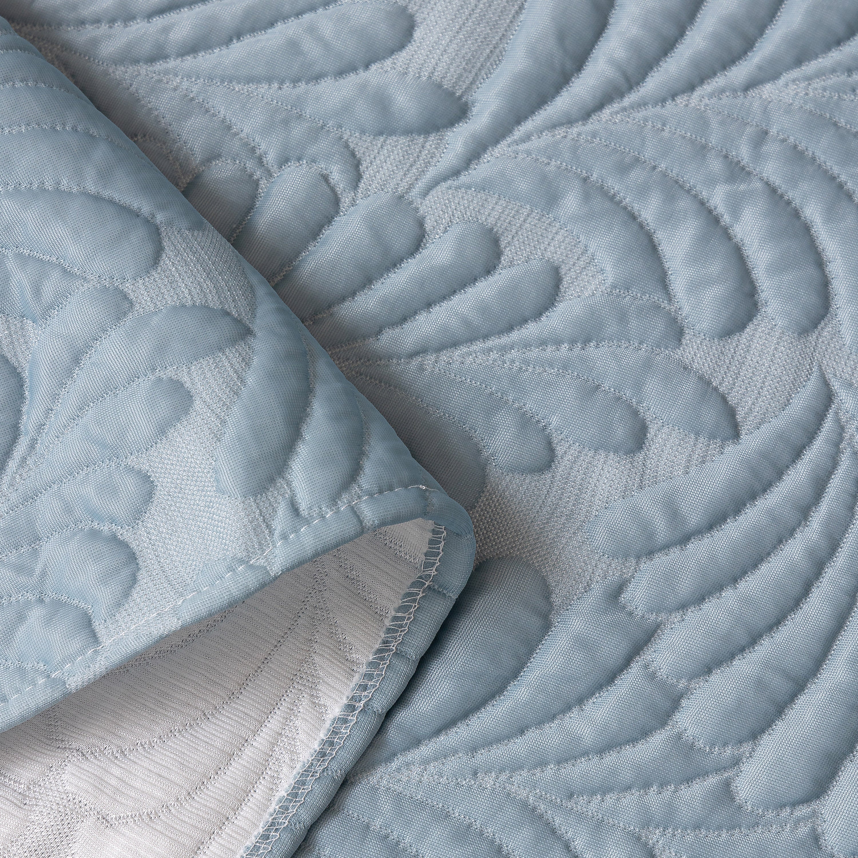 Cooling Quilted Non-slip Furniture Protector For Pets & Kids, Washable Sofa Slipcover