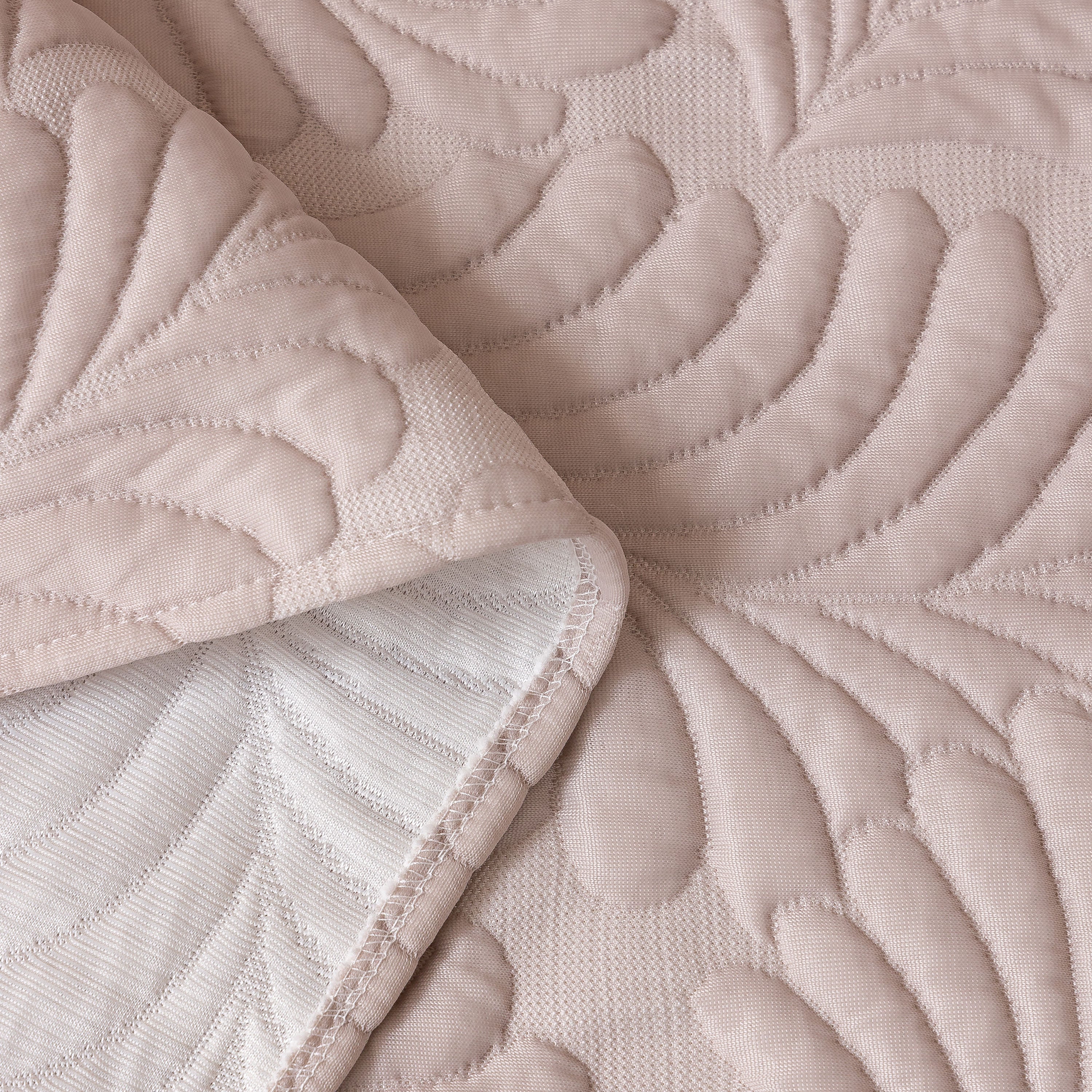 Cooling Quilted Non-slip Furniture Protector For Pets & Kids, Washable Sofa Slipcover