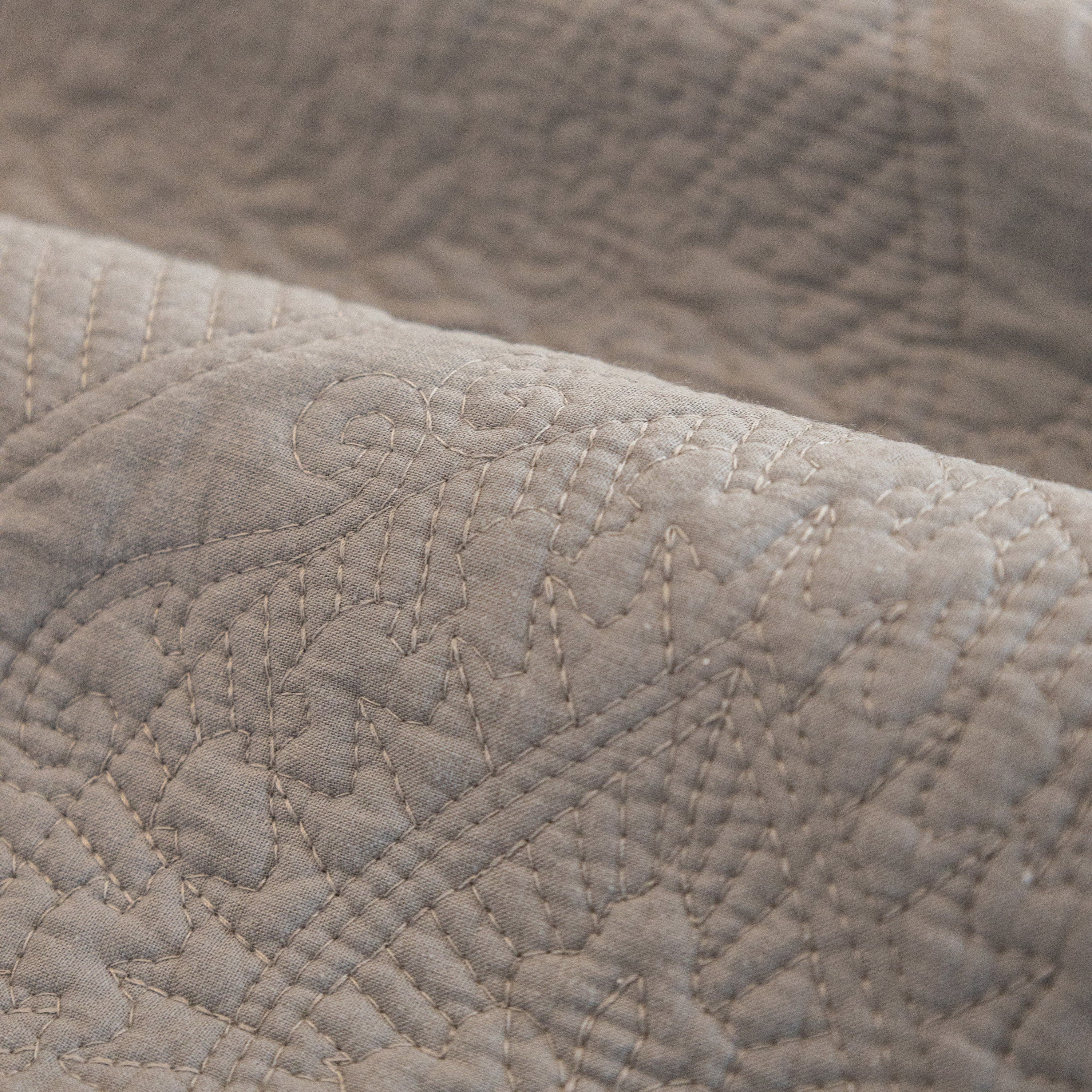 Baroque Sofa Cover – Quilted Cotton, Non-slip, Washable With Ornate Embroidery