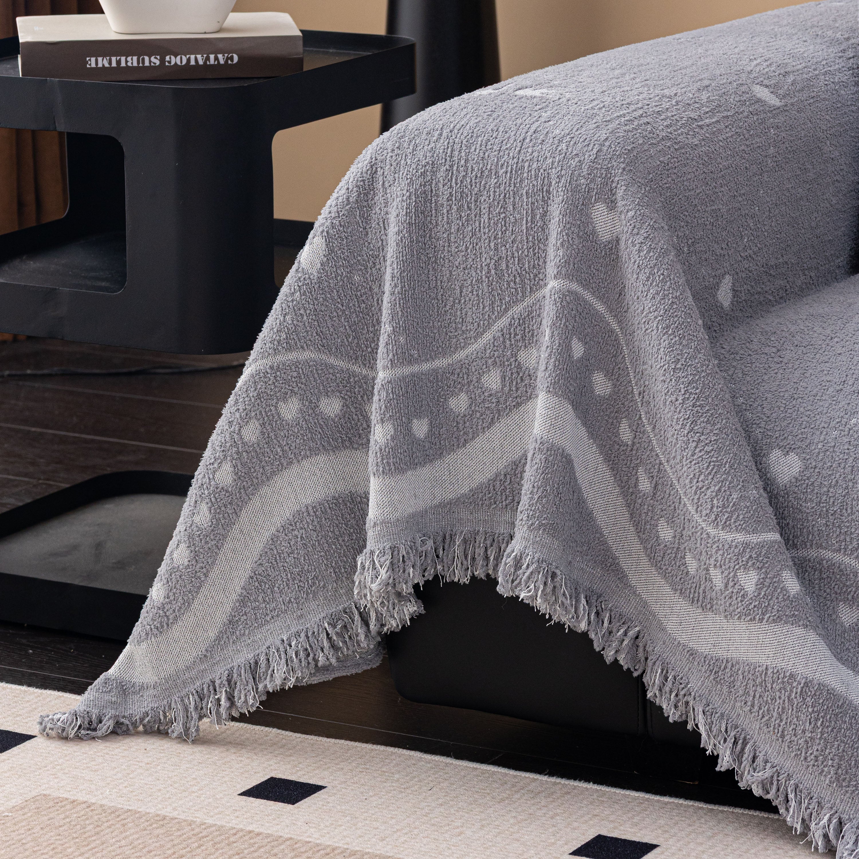 Luxurious Jacquard Couch Cover, Snag-resistant Pet Friendly Couch Throw With Fringe