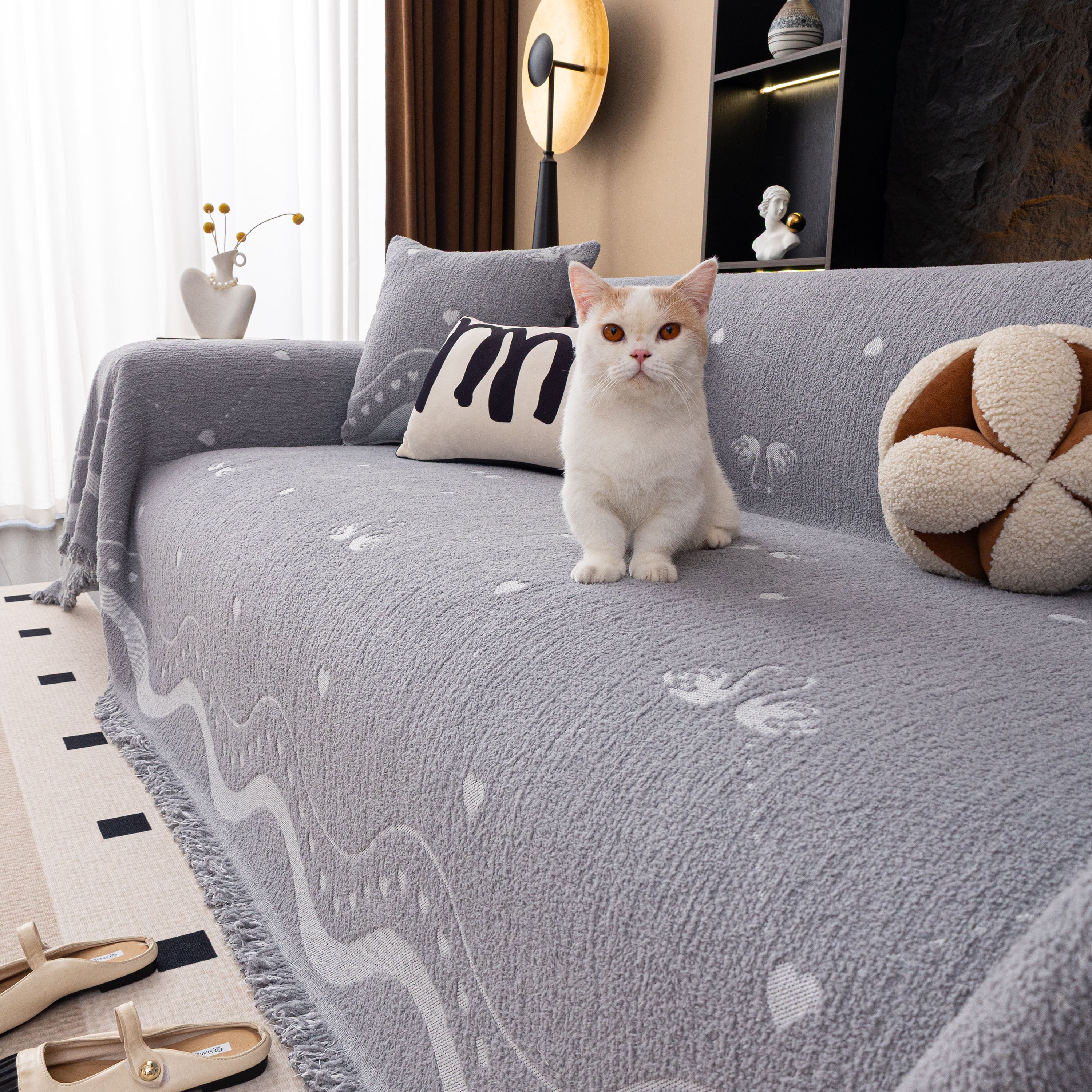 Luxurious Jacquard Couch Cover, Snag-resistant Pet Friendly Couch Throw With Fringe