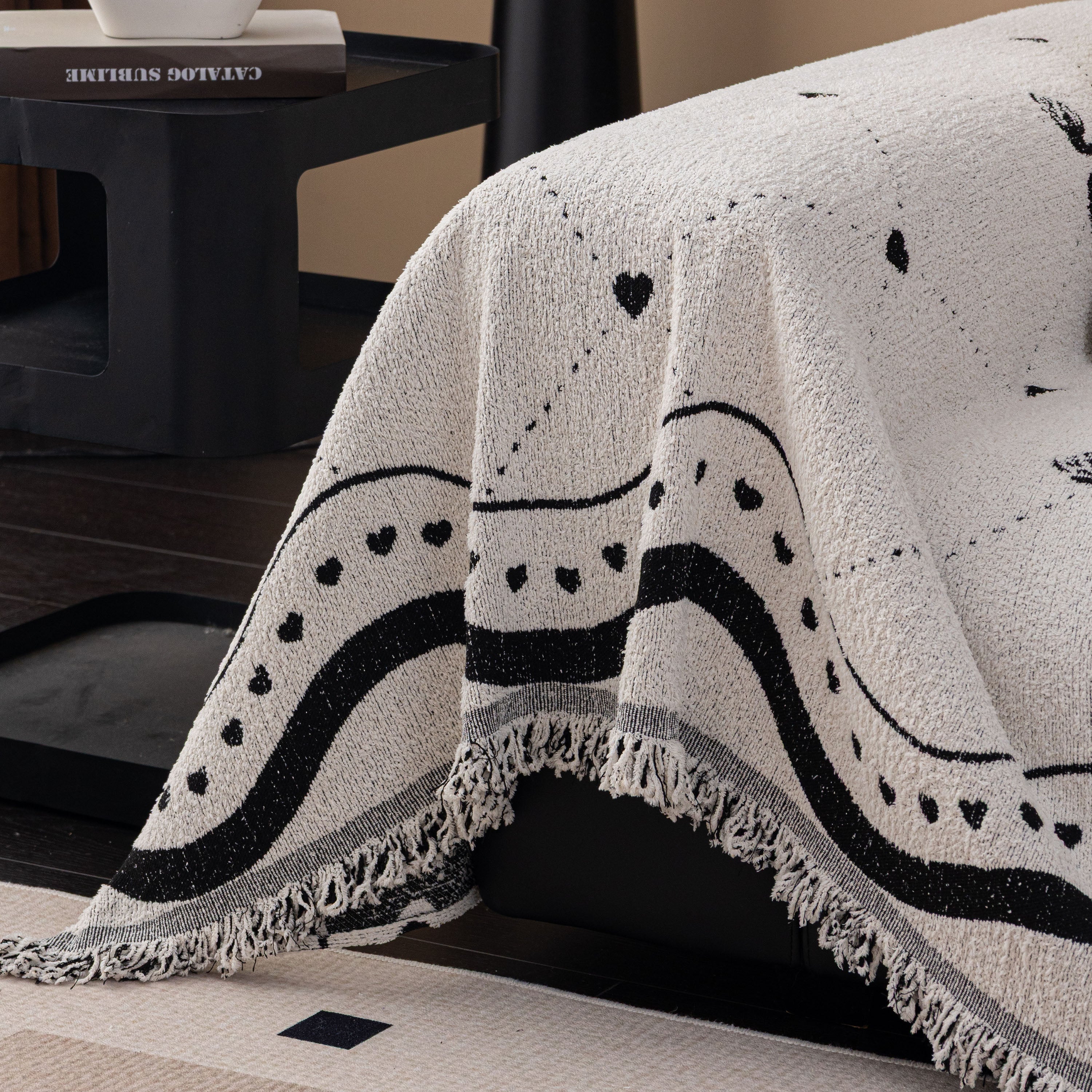 Luxurious Jacquard Couch Cover, Snag-resistant Pet Friendly Couch Throw With Fringe