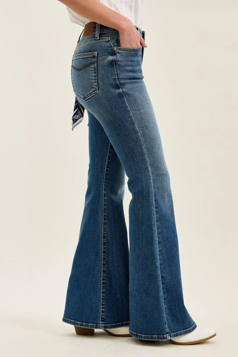 Judy Blue Mid Rise Jaqueline Flare With Triple Needle Back Pkts And Bandana Loop
