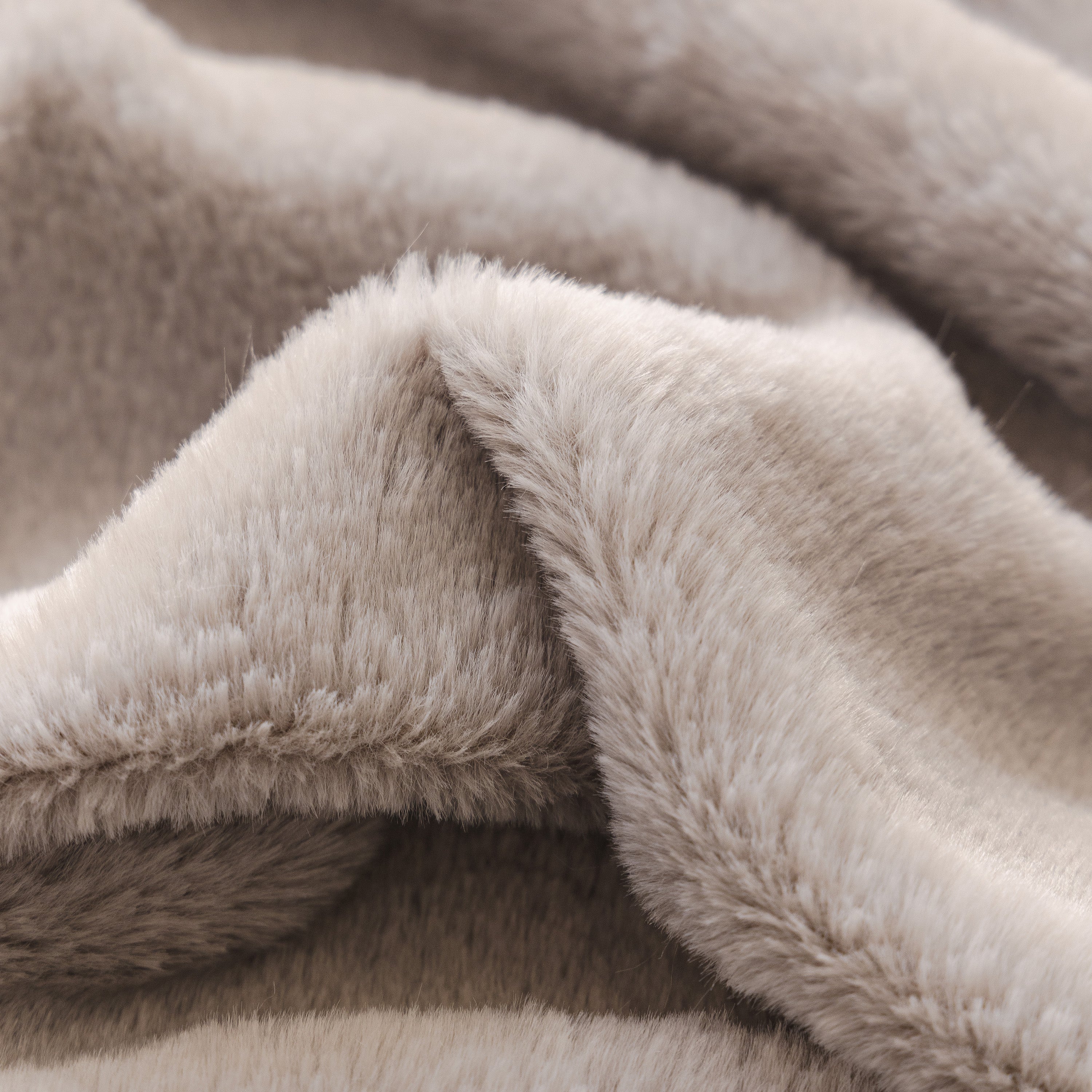 Soft Plush Warm Sofa Cover Stretchable Cozy Velvet Couch Protector For Fall & Winter