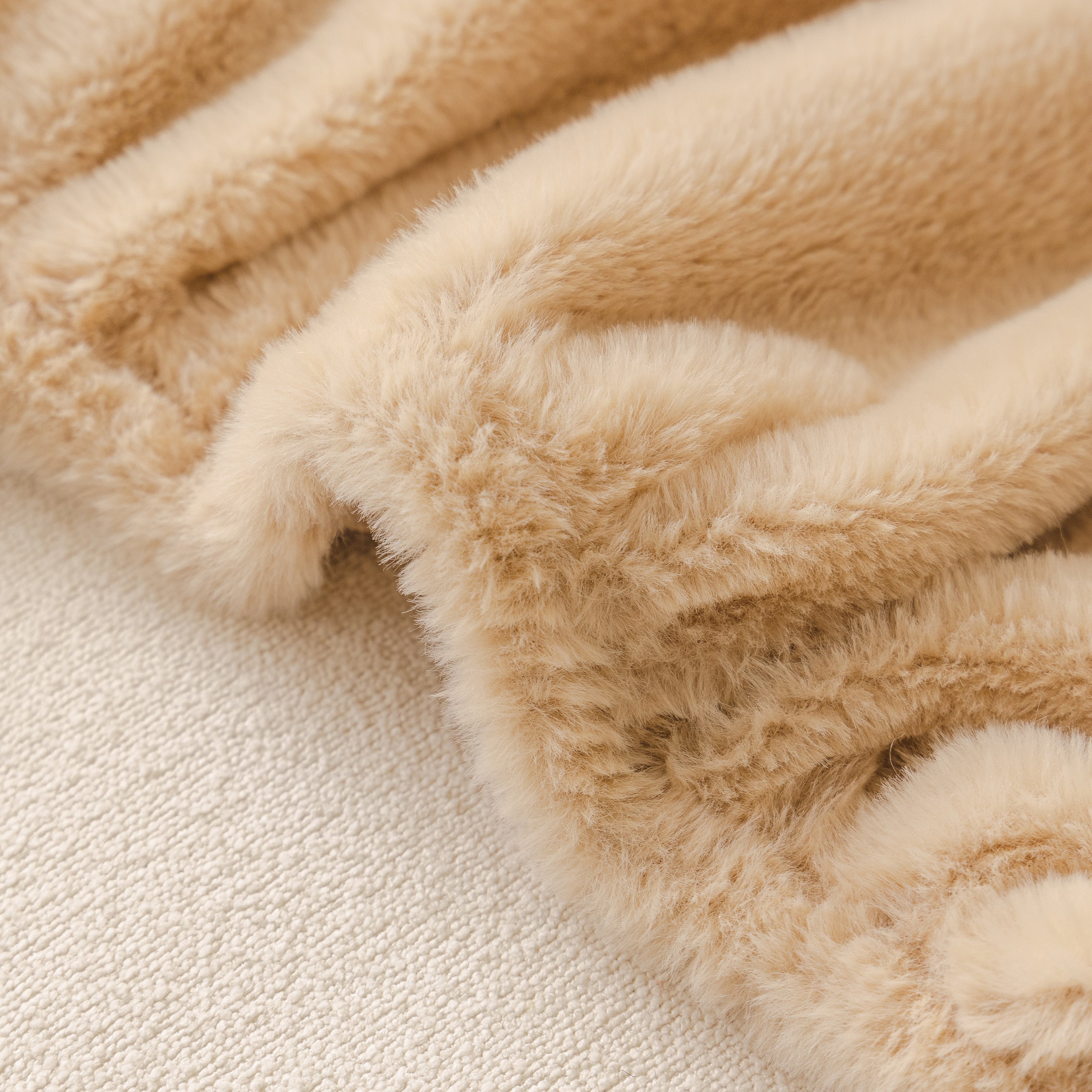 Soft Plush Warm Sofa Cover Stretchable Cozy Velvet Couch Protector For Fall & Winter
