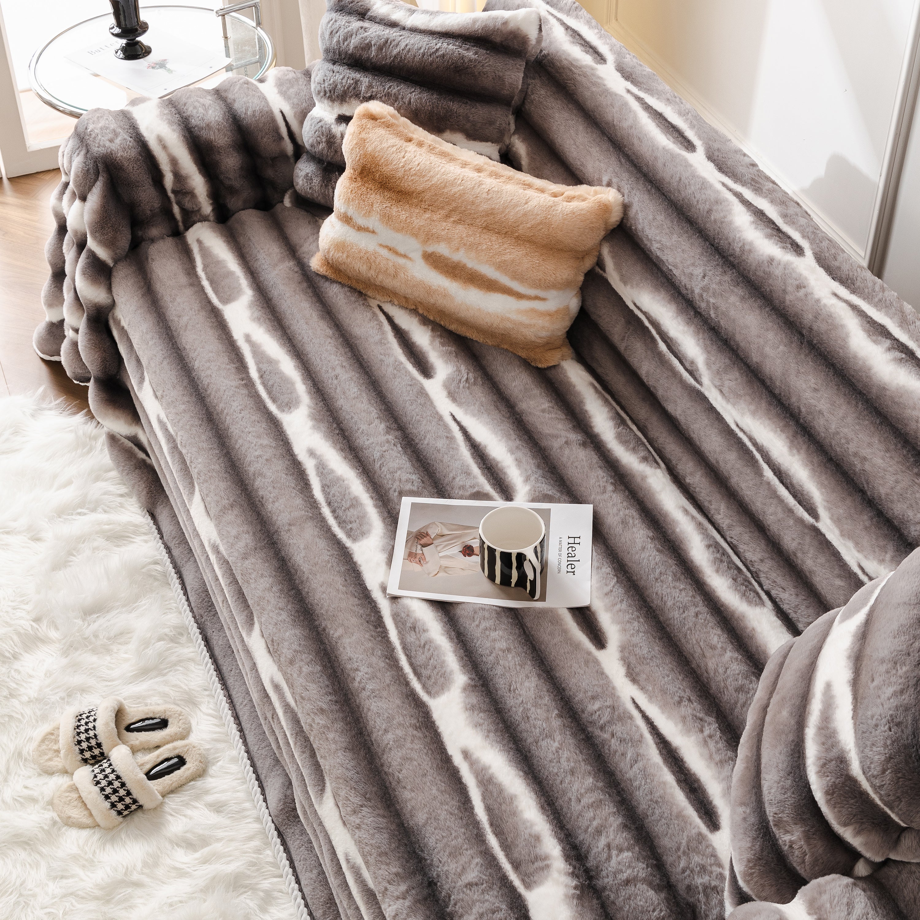 Ultra Soft Faux Fur Couch Cover – Large, Fluffy, And Elegant Sofa Throw Blanket