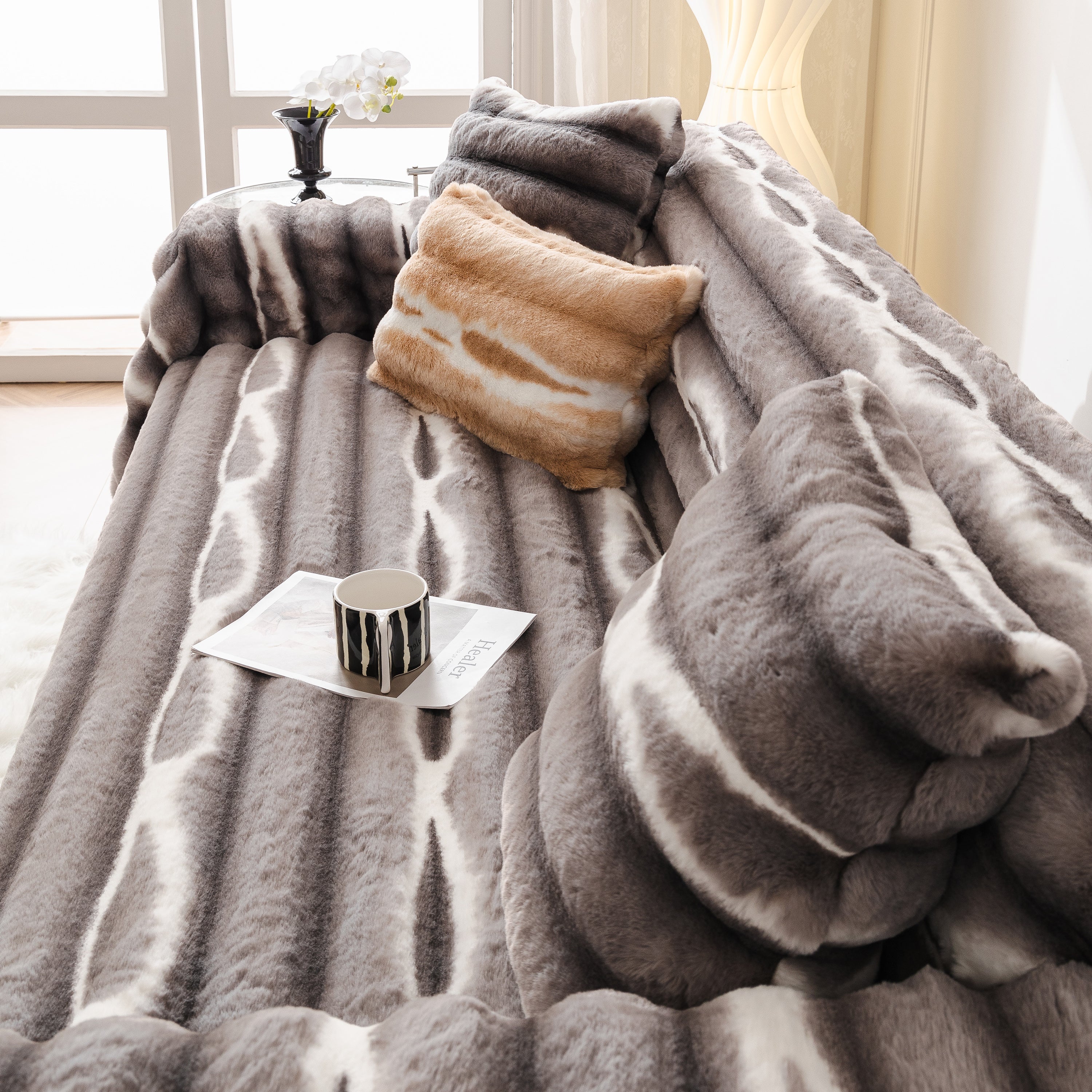 Ultra Soft Faux Fur Couch Cover – Large, Fluffy, And Elegant Sofa Throw Blanket
