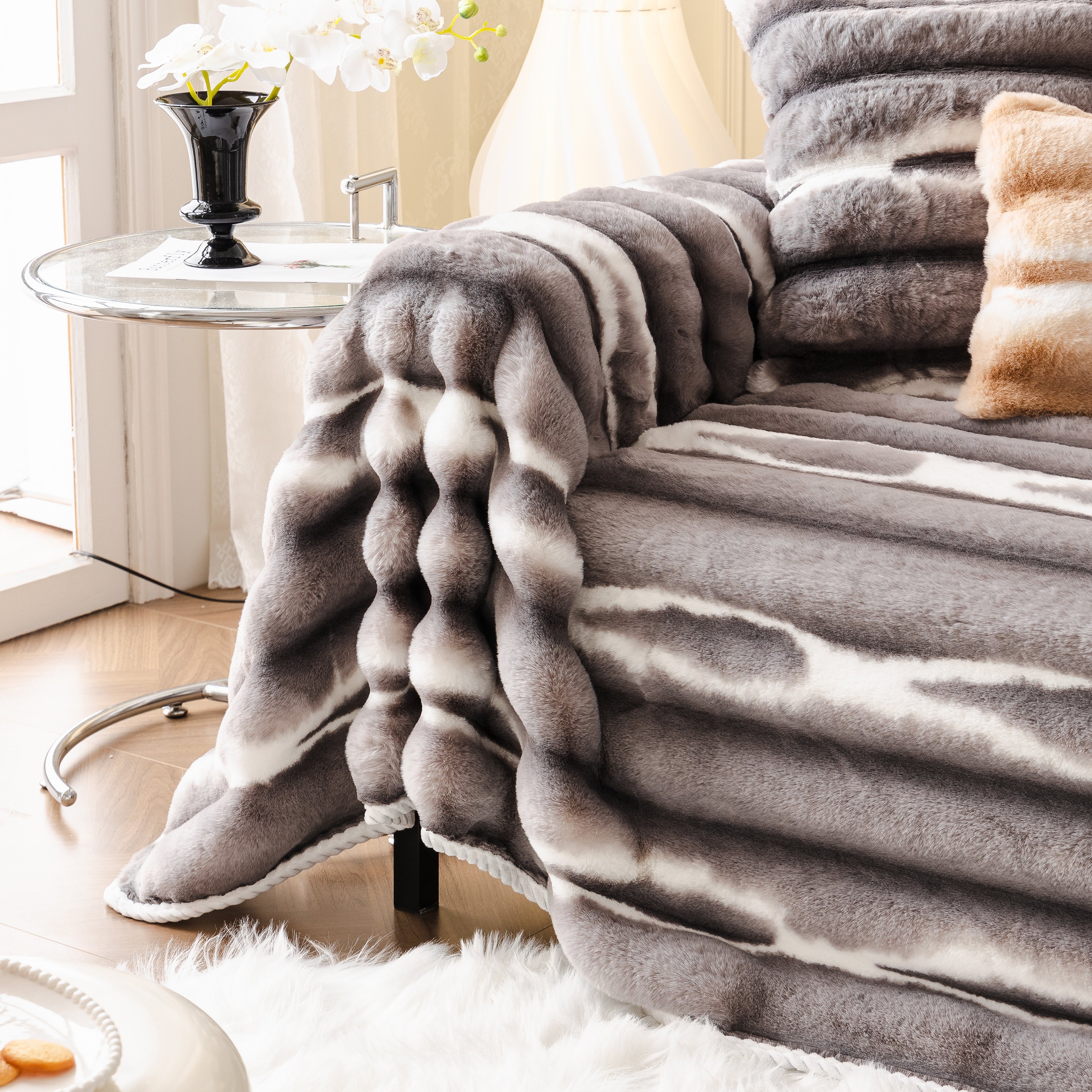 Ultra Soft Faux Fur Couch Cover – Large, Fluffy, And Elegant Sofa Throw Blanket