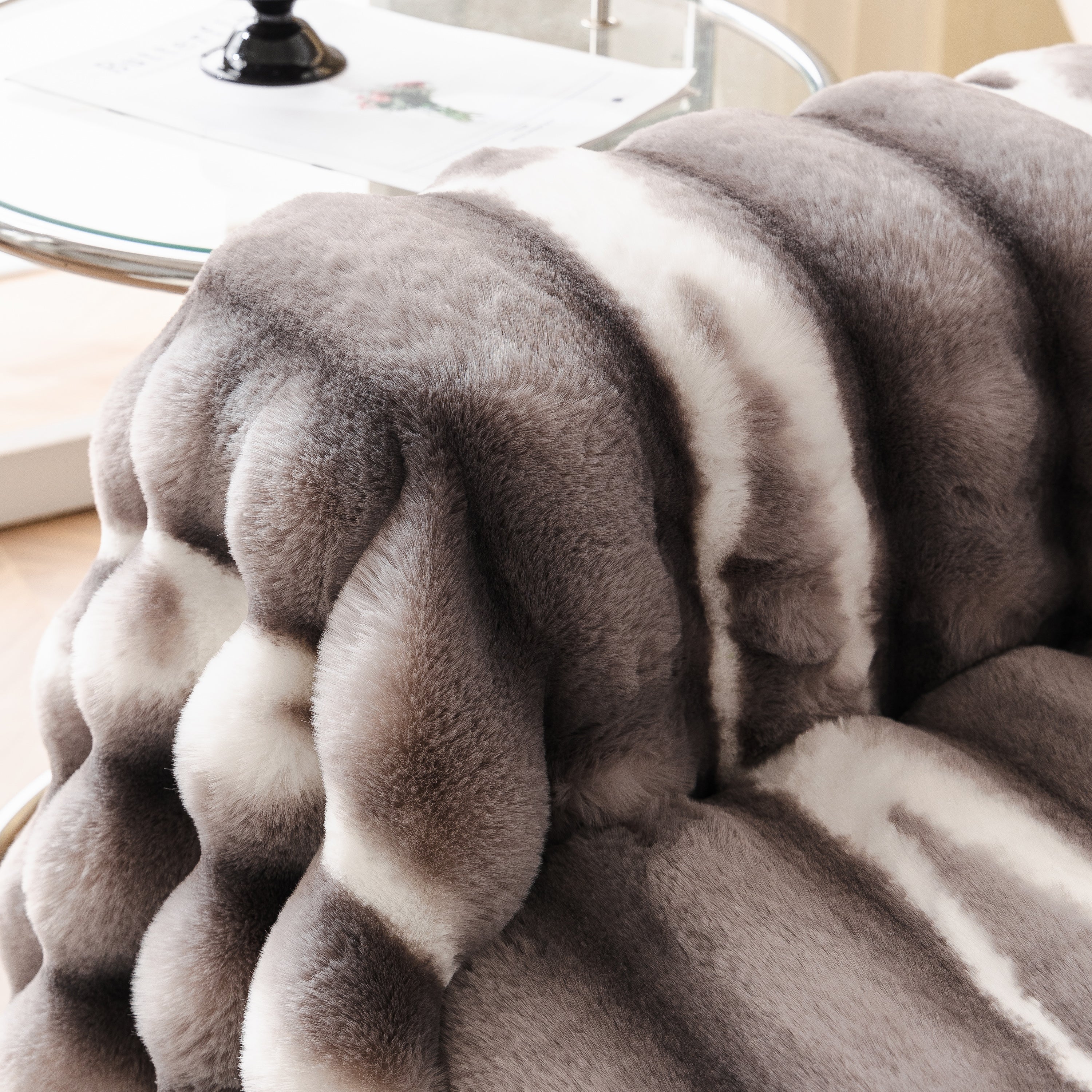 Ultra Soft Faux Fur Couch Cover – Large, Fluffy, And Elegant Sofa Throw Blanket