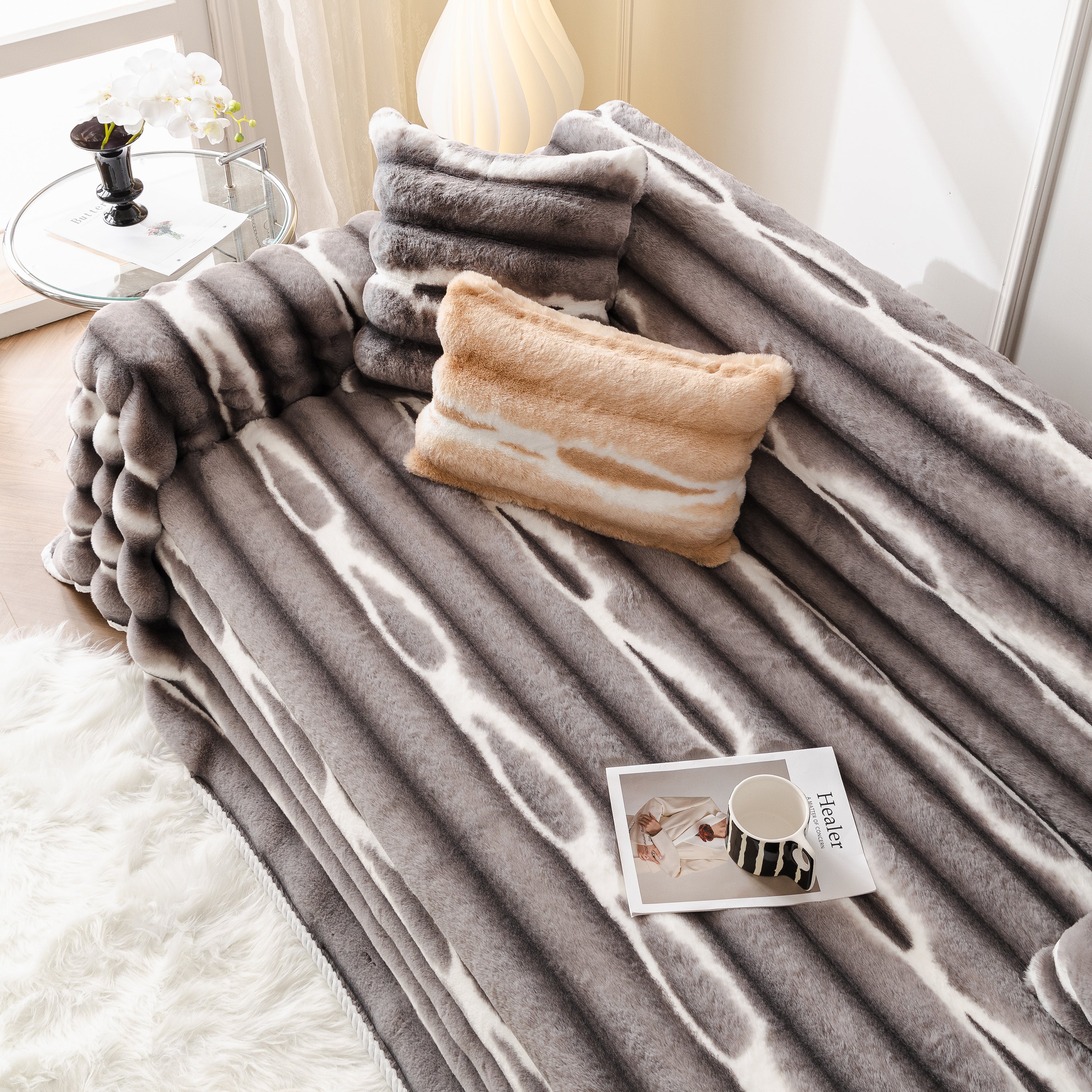 Ultra Soft Faux Fur Couch Cover – Large, Fluffy, And Elegant Sofa Throw Blanket