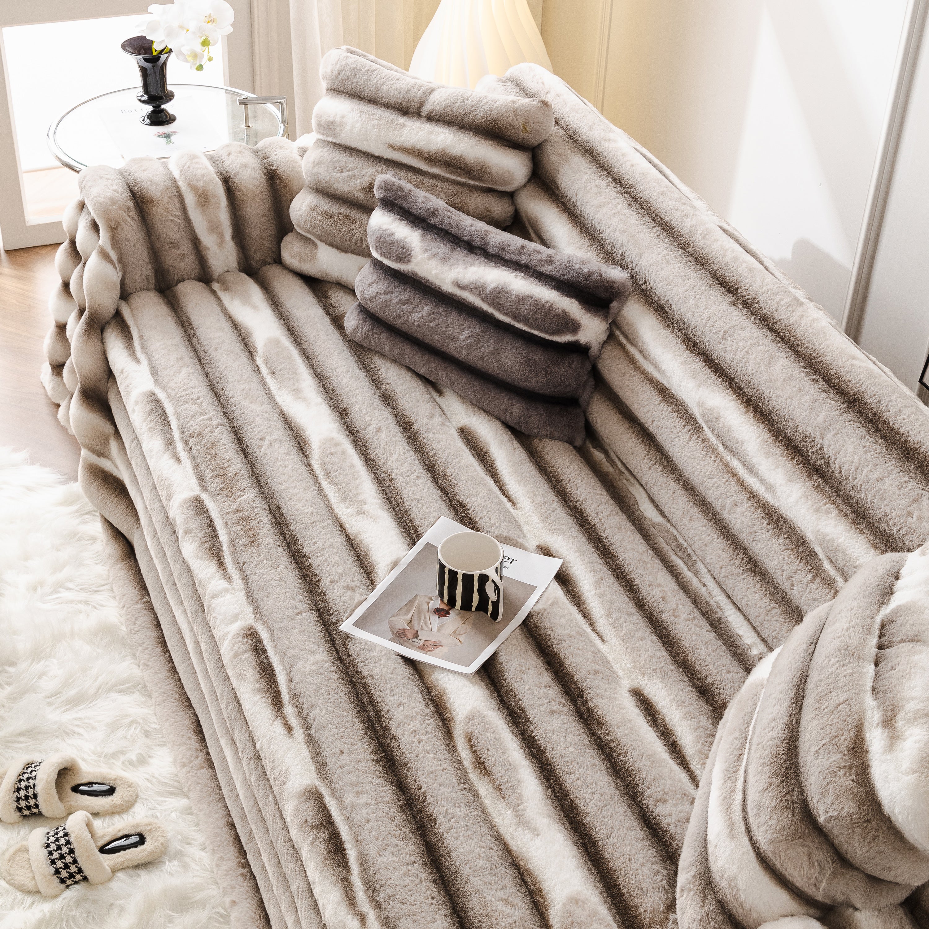 Ultra Soft Faux Fur Couch Cover – Large, Fluffy, And Elegant Sofa Throw Blanket