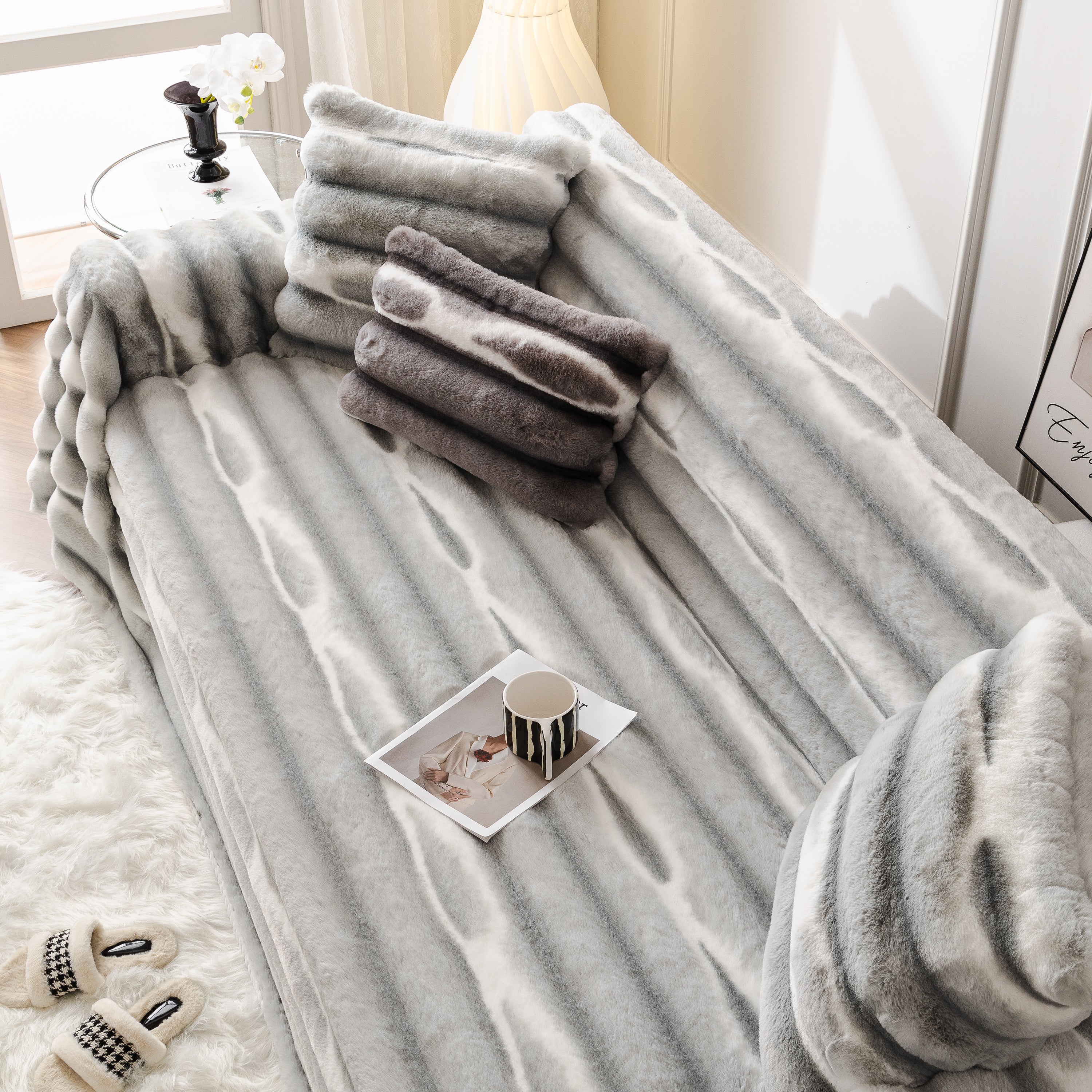 Ultra Soft Faux Fur Couch Cover – Large, Fluffy, And Elegant Sofa Throw Blanket