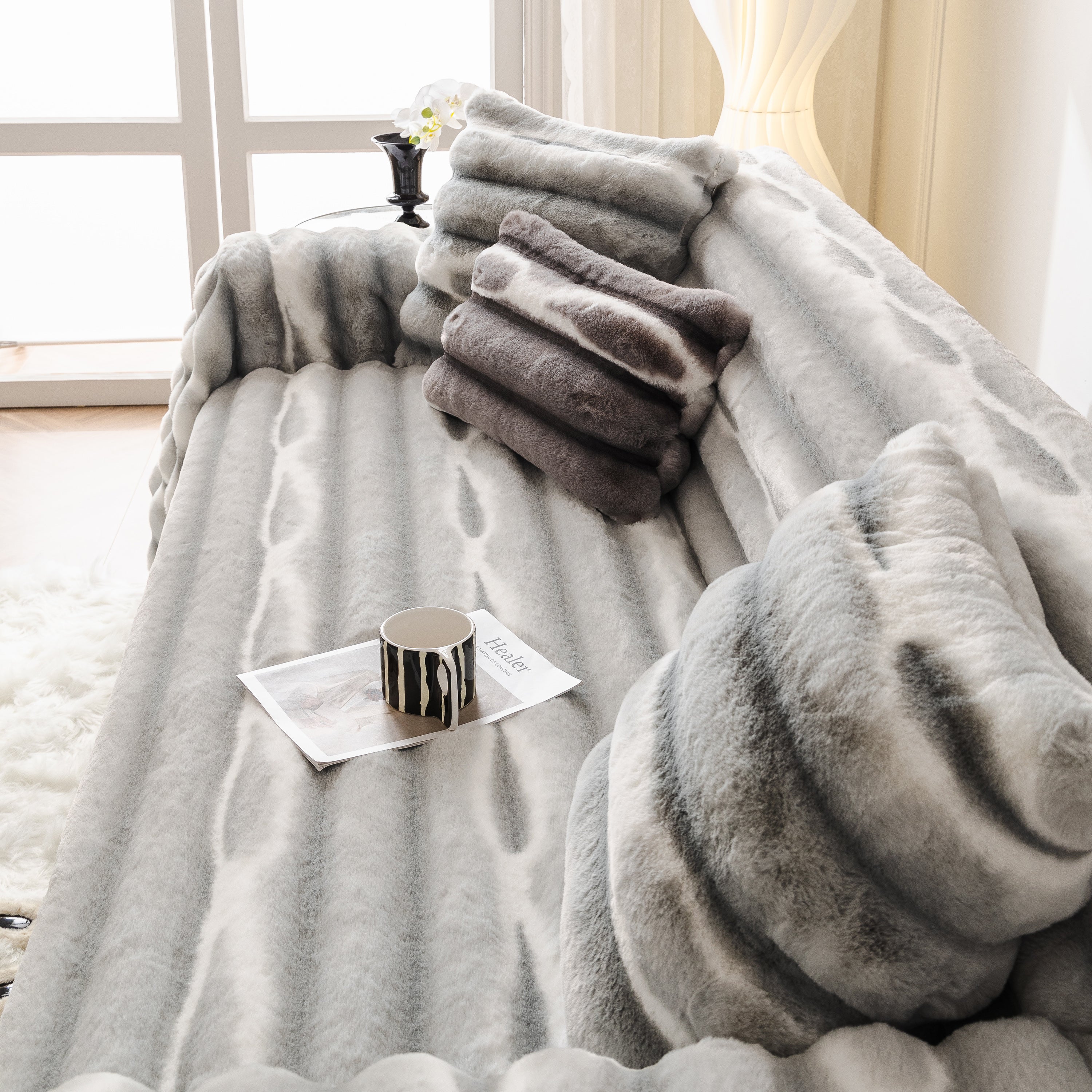 Ultra Soft Faux Fur Couch Cover – Large, Fluffy, And Elegant Sofa Throw Blanket