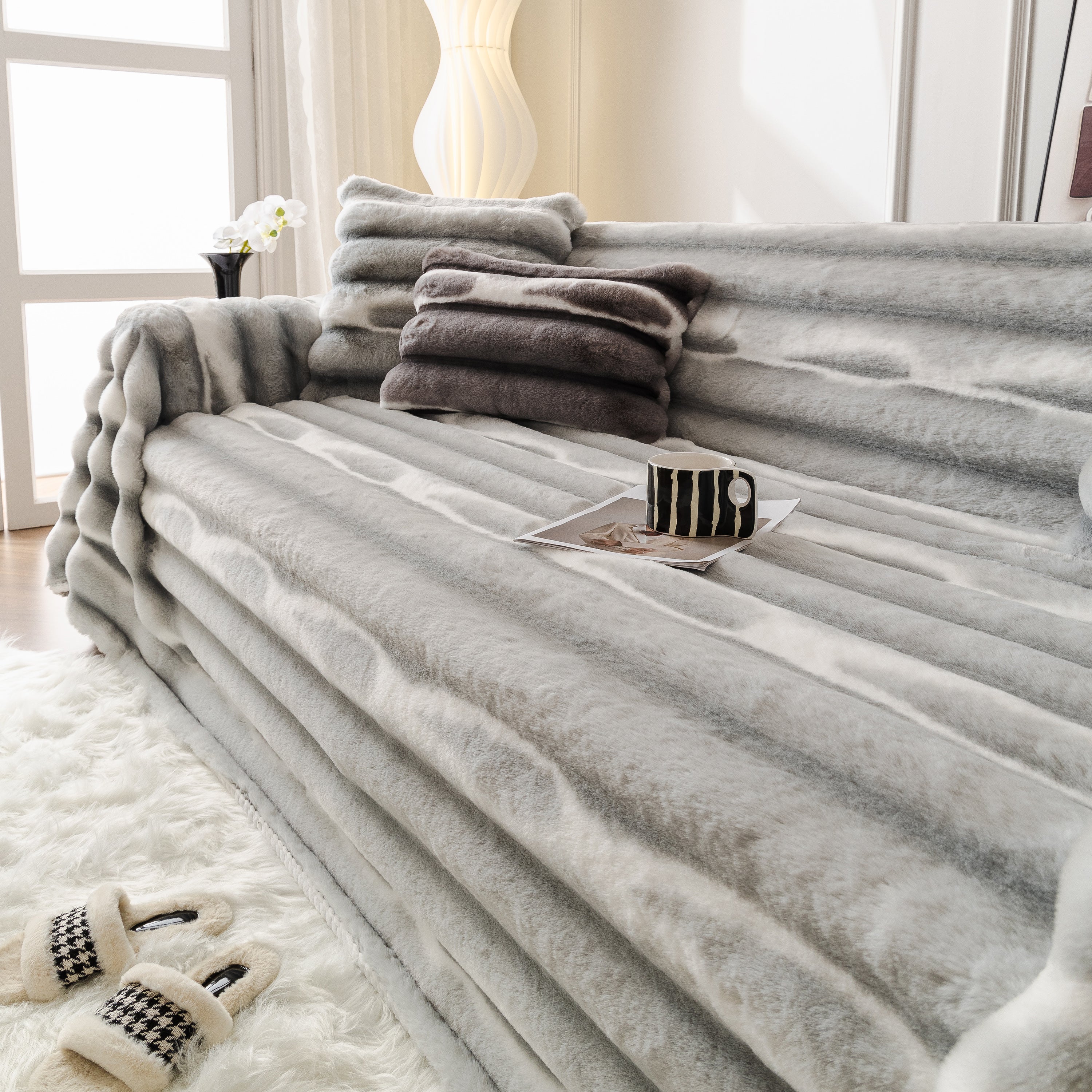 Ultra Soft Faux Fur Couch Cover – Large, Fluffy, And Elegant Sofa Throw Blanket