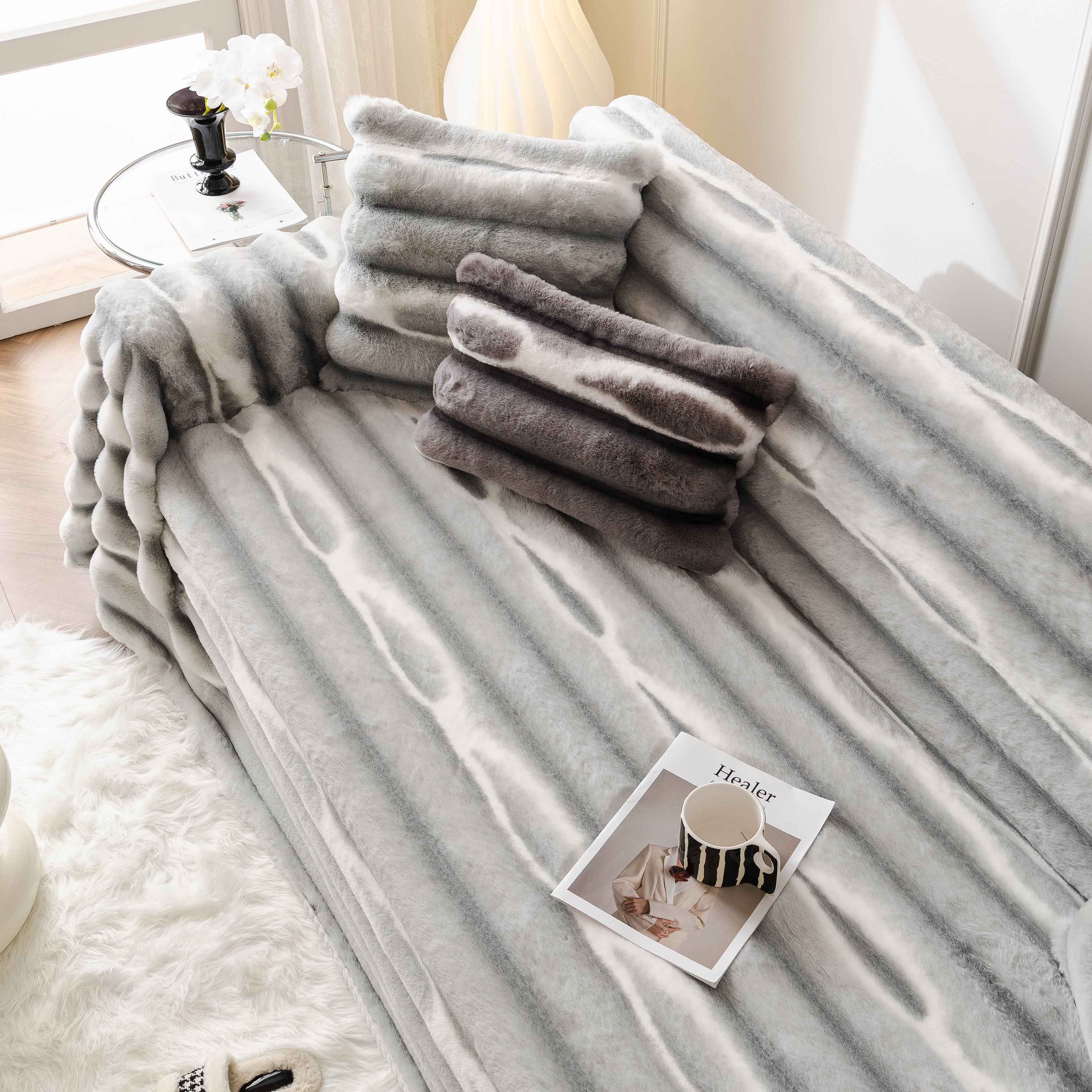 Ultra Soft Faux Fur Couch Cover – Large, Fluffy, And Elegant Sofa Throw Blanket
