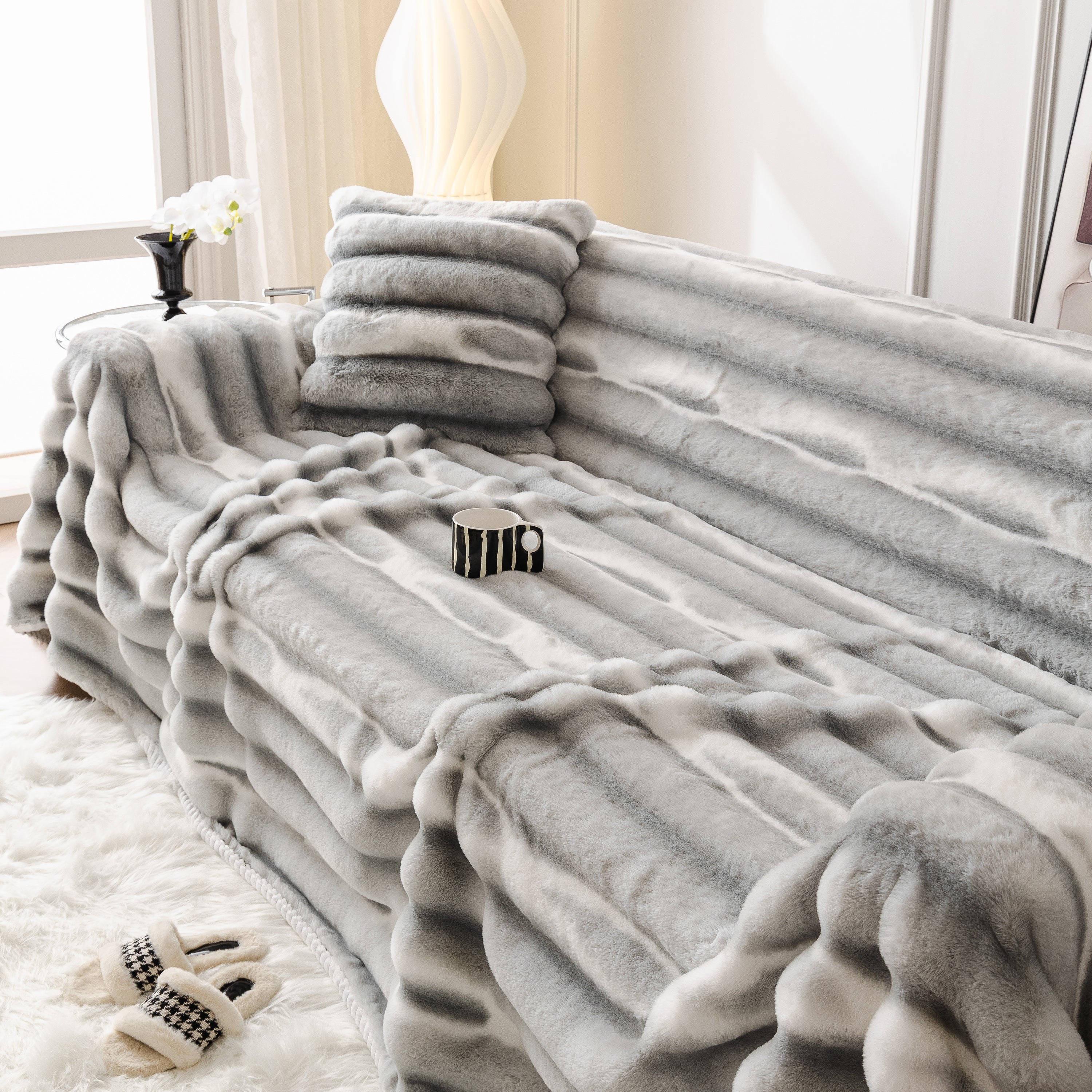 Ultra Soft Faux Fur Couch Cover – Large, Fluffy, And Elegant Sofa Throw Blanket