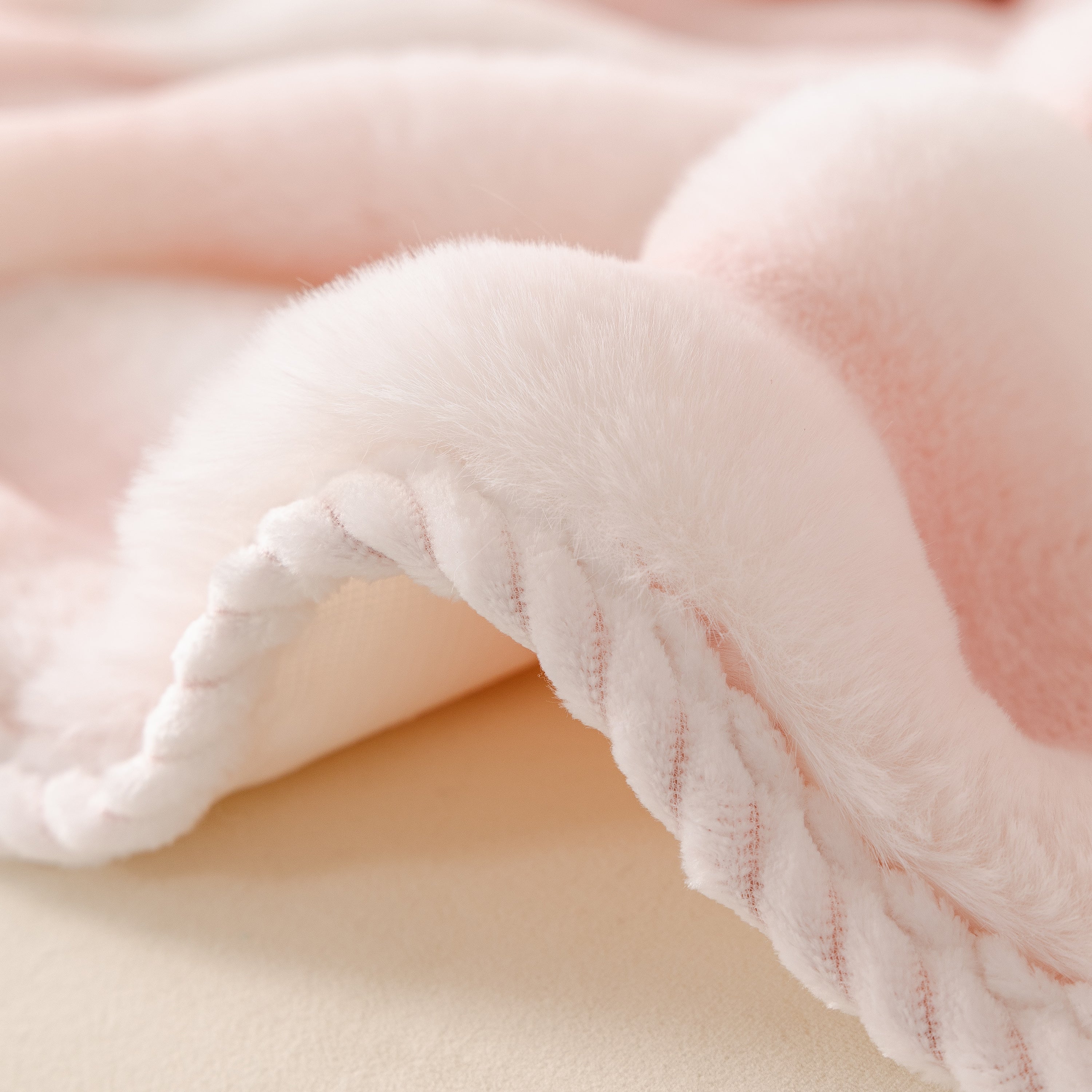 Ultra Soft Faux Fur Couch Cover – Large, Fluffy, And Elegant Sofa Throw Blanket