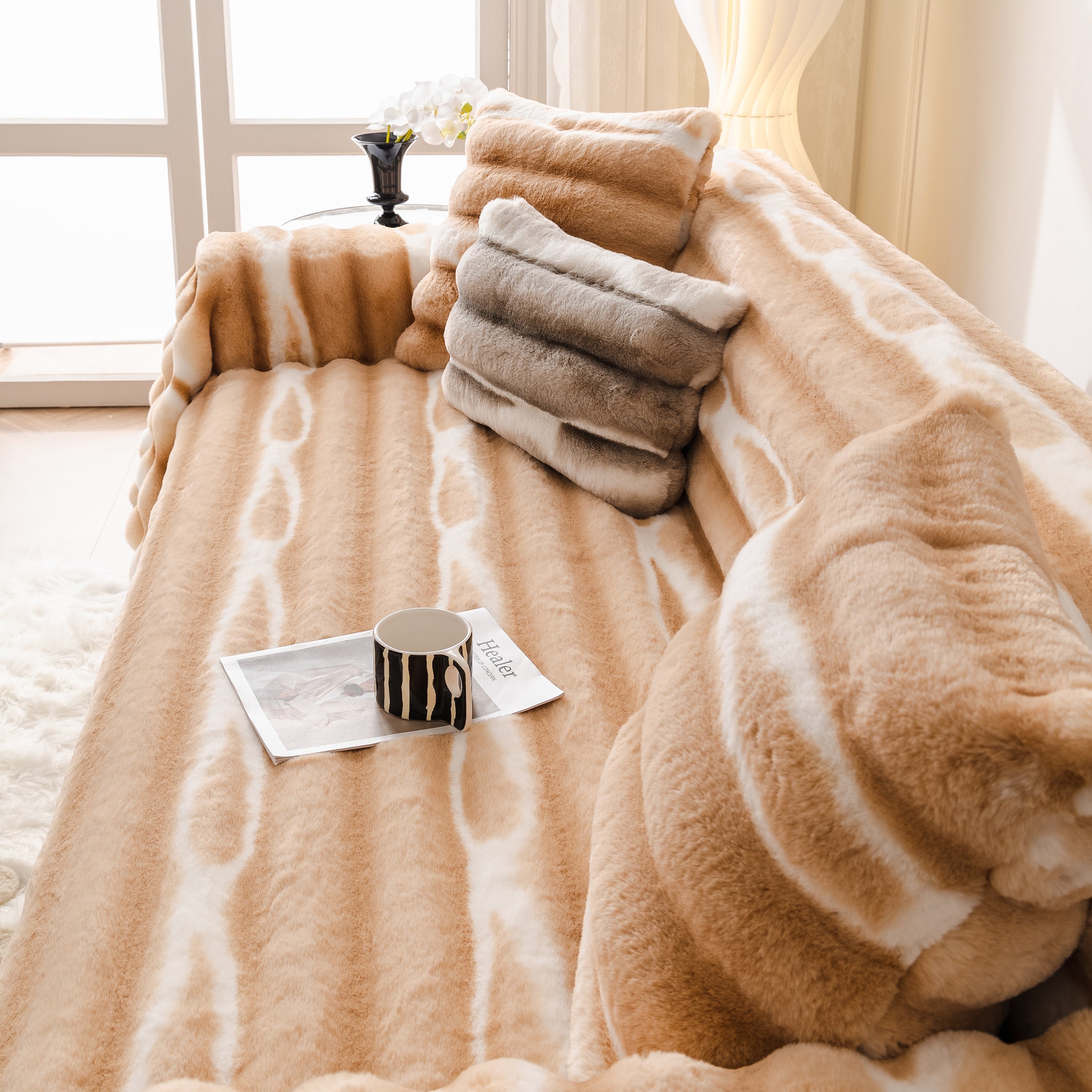 Ultra Soft Faux Fur Couch Cover – Large, Fluffy, And Elegant Sofa Throw Blanket