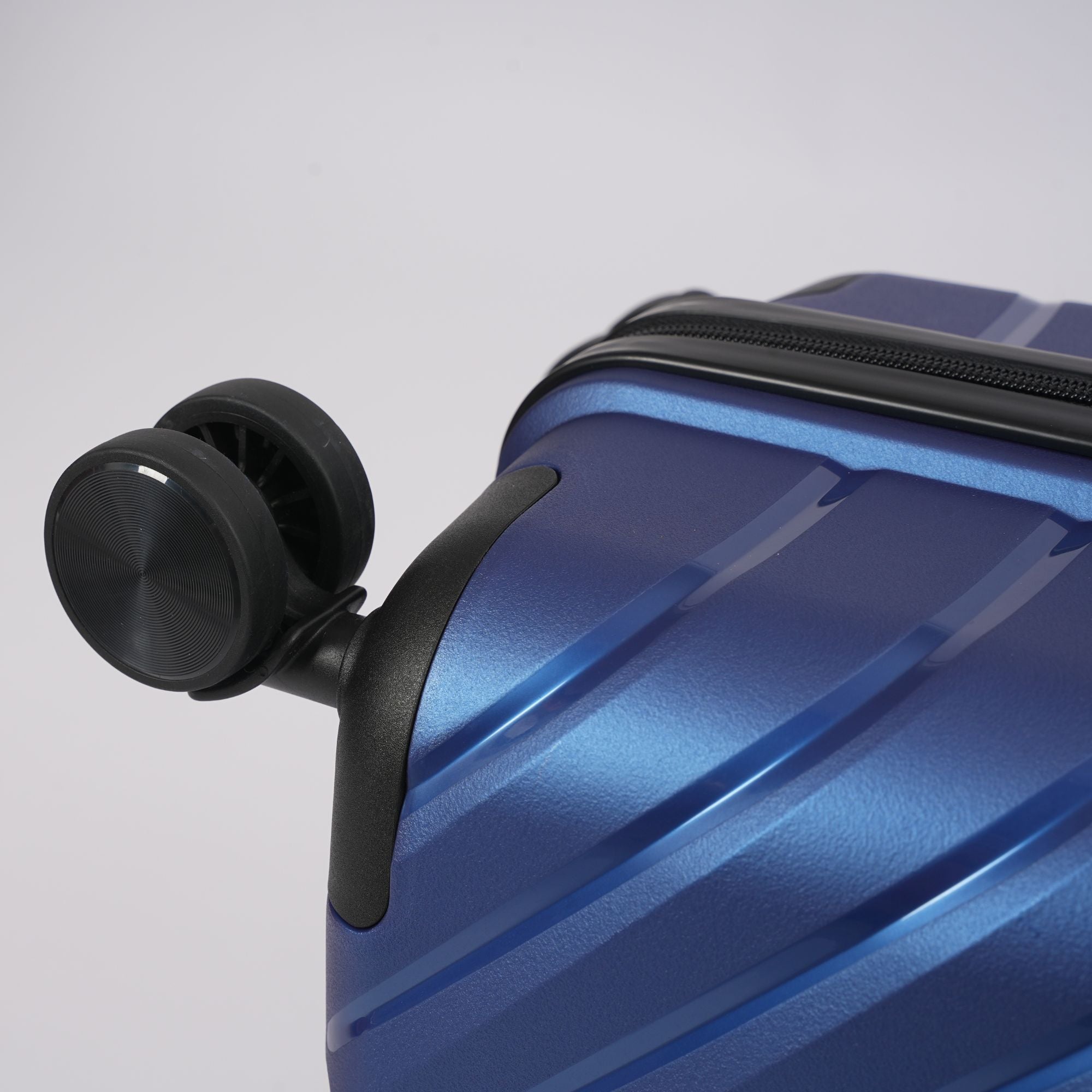 Blue Hardcase Roller Luggage Set (28', 24' And 20')