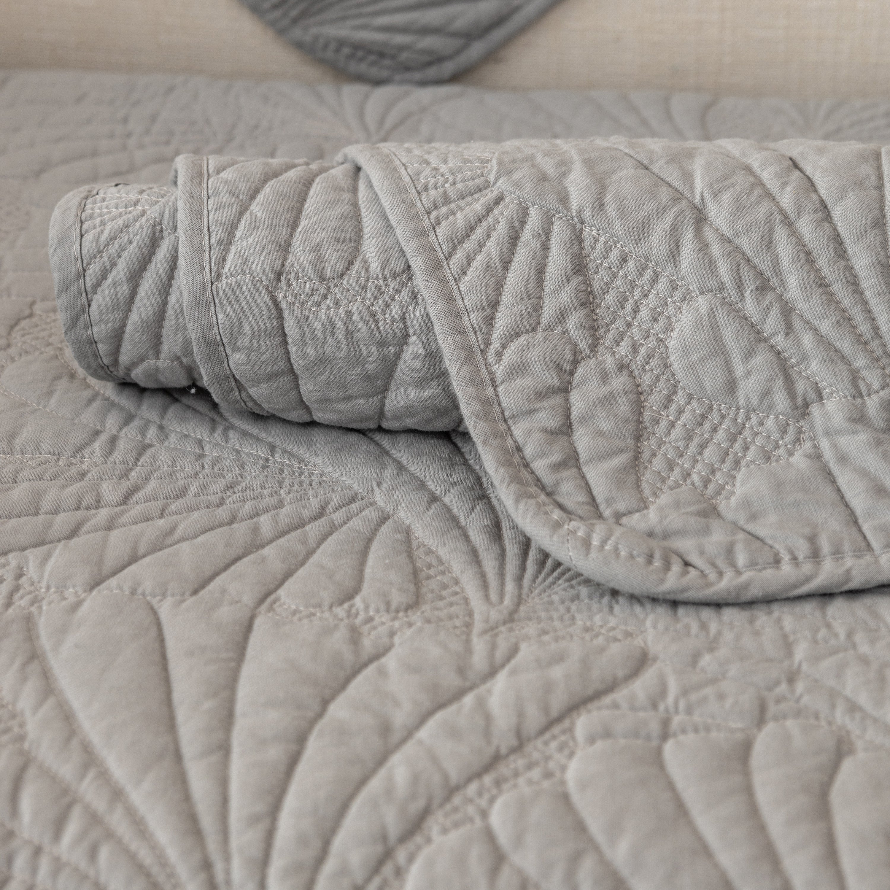 Embossed Leaf Cotton Quilted Sofa Cover Non-slip Couch Protector With Thick Padding