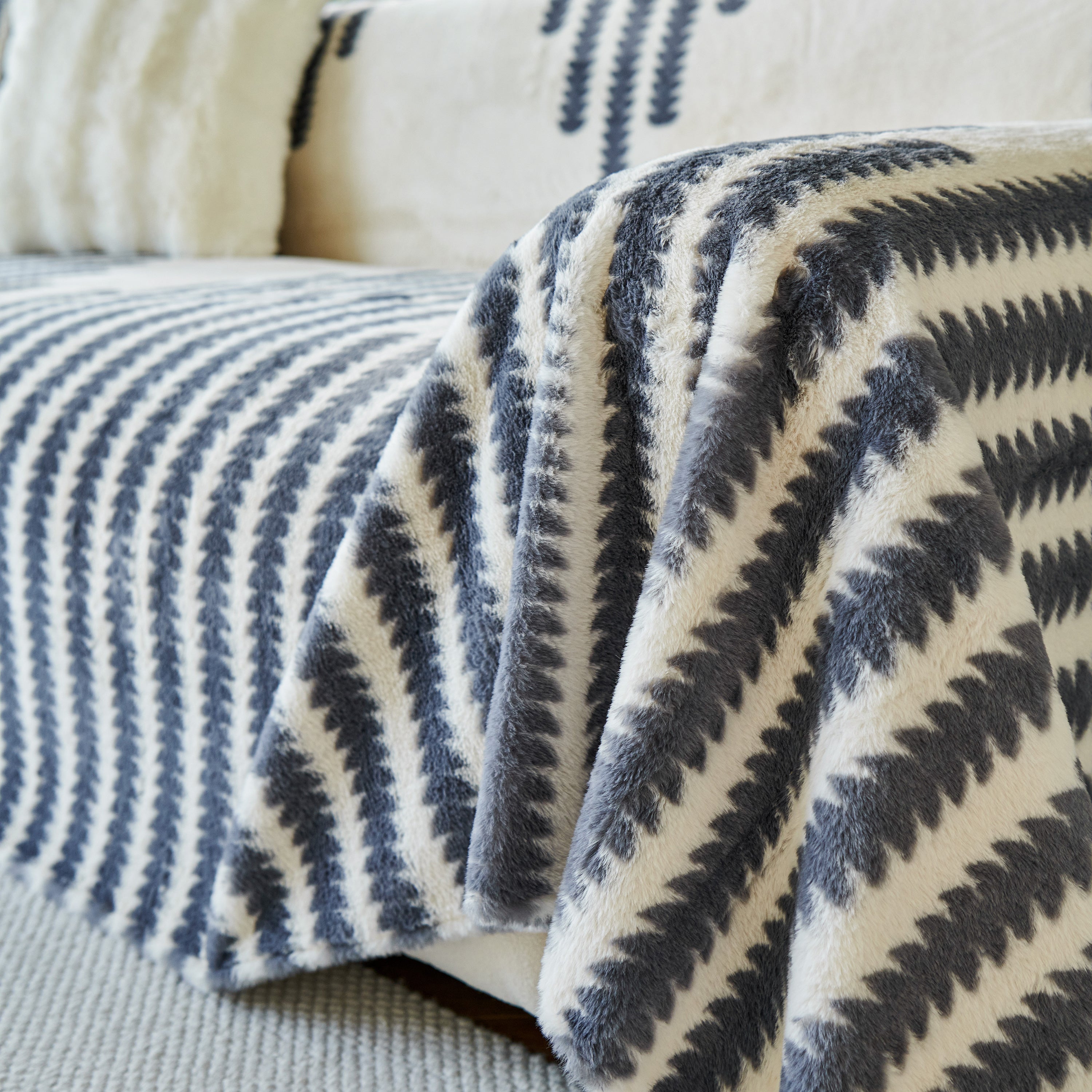 Warm Faux Fur Luxury Sofa Throw Blankets, Soft Cozy Thick Plush Shaggy Blankets For Couch Chair Bed