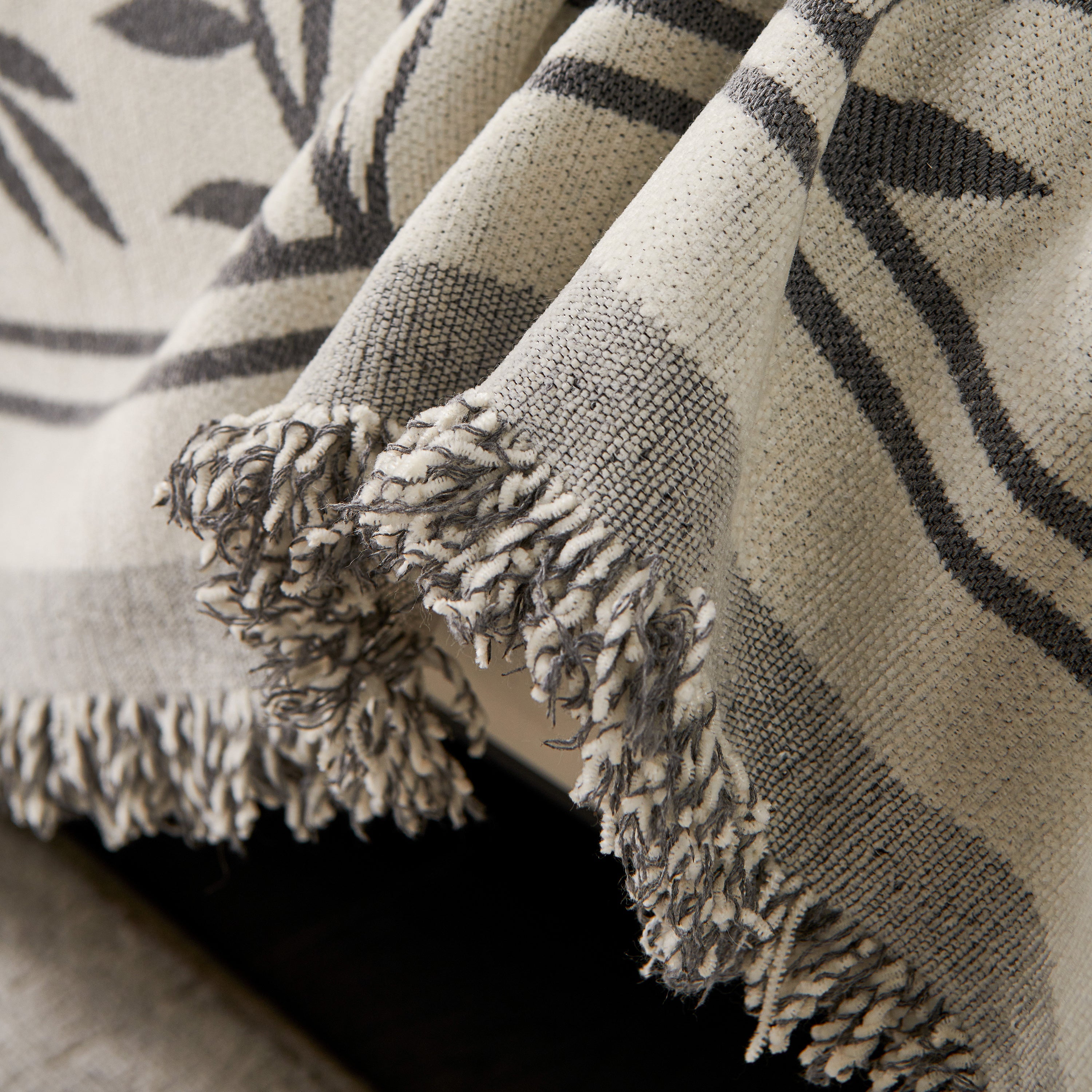 Modern Minimalist Chenille Willow Leaf Pattern Couch Cover Blanket, Luxurious Blankets For The Sofa