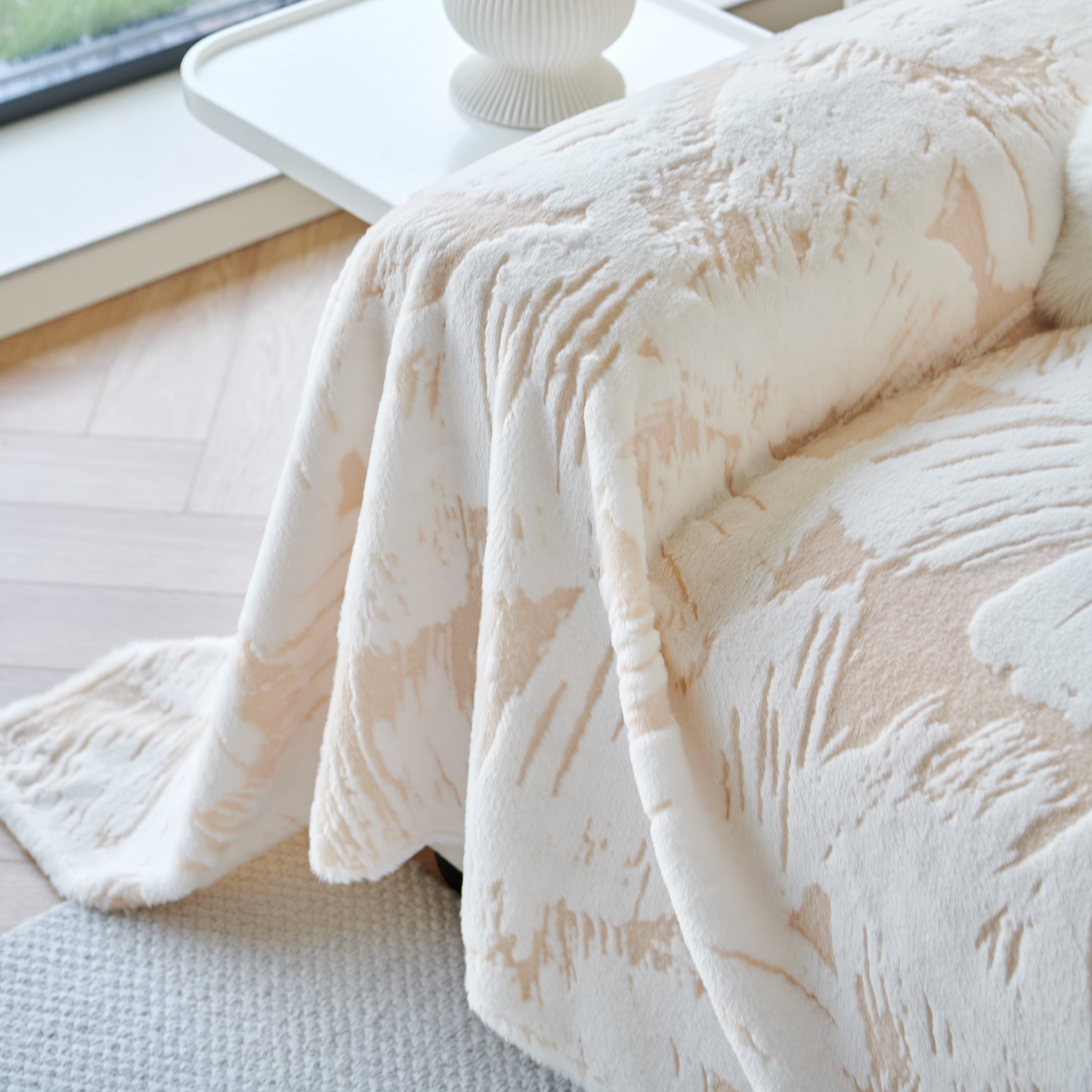 Plush Faux Fur Warm Sofa Cover With Waves Jacquard Textured Throw Blankets For Couch
