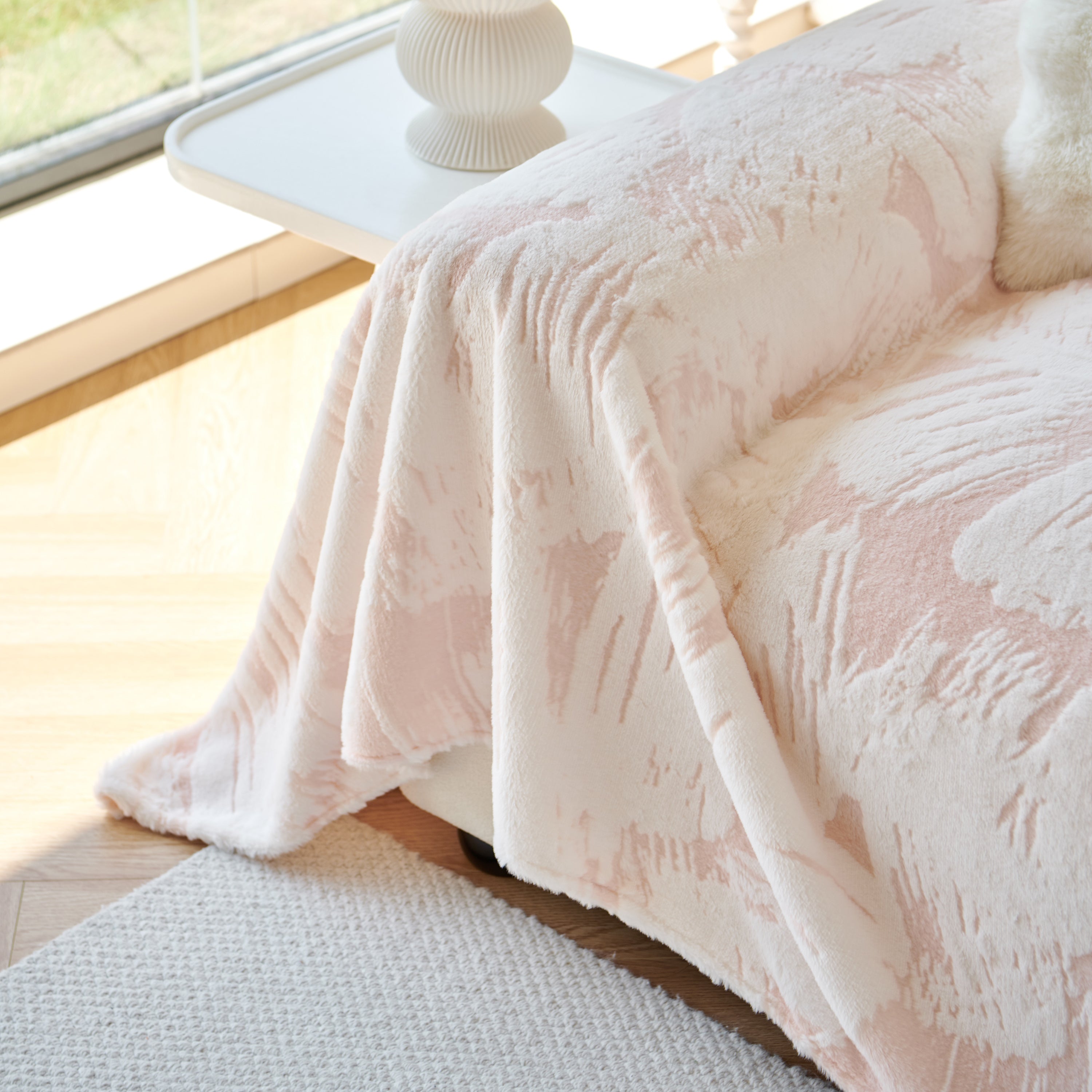 Plush Faux Fur Warm Sofa Cover With Waves Jacquard Textured Throw Blankets For Couch