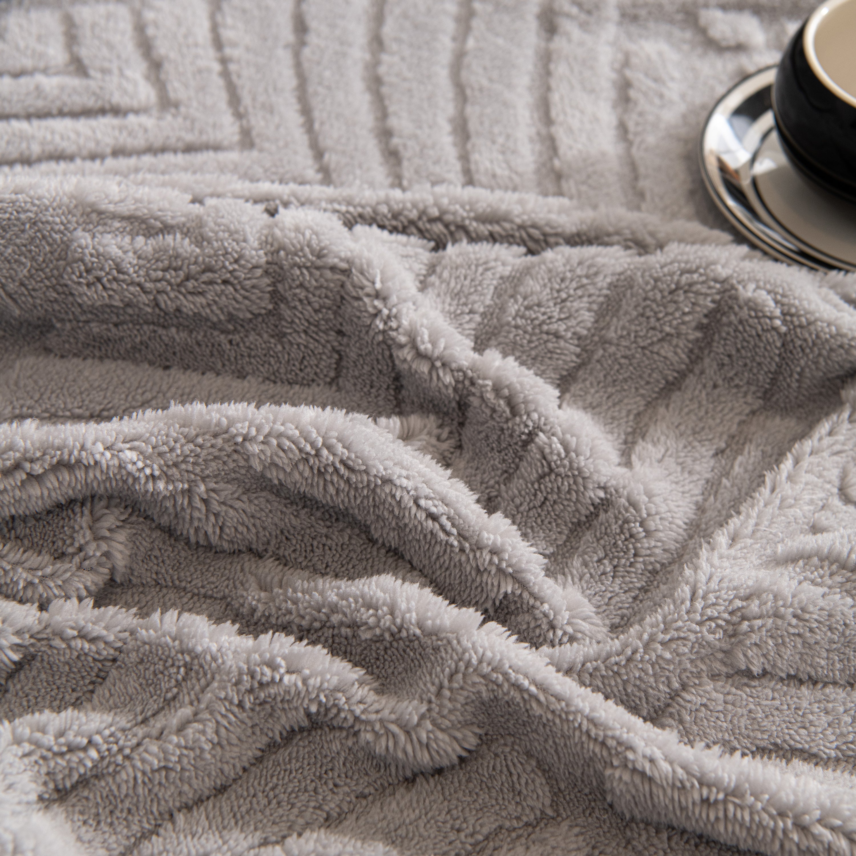 Winter Soft Plush Fleece Sofa Blanket Leaves Jacquard Couch Covers For Couches