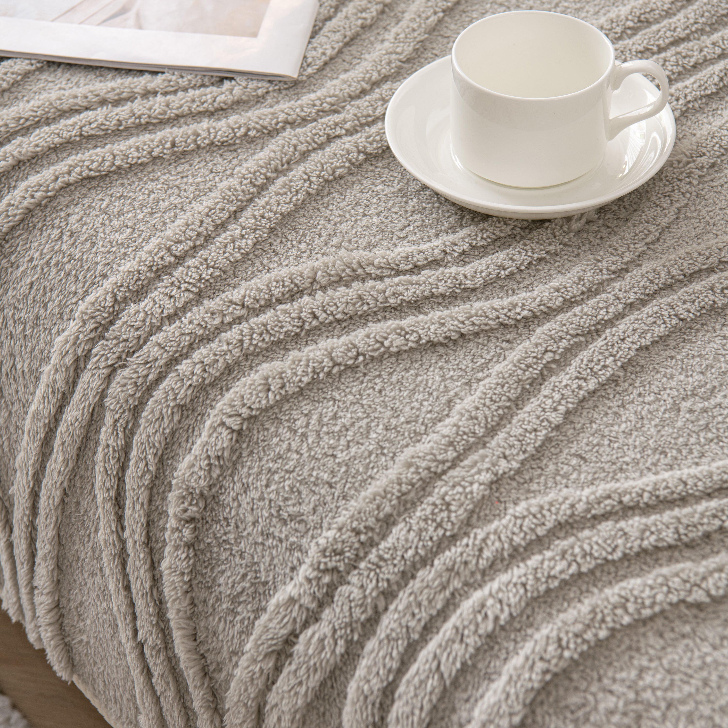 Winter Thickened Non-slip Blanket, Three-dimensional Embossed Cotton Velvet Sofa Cover
