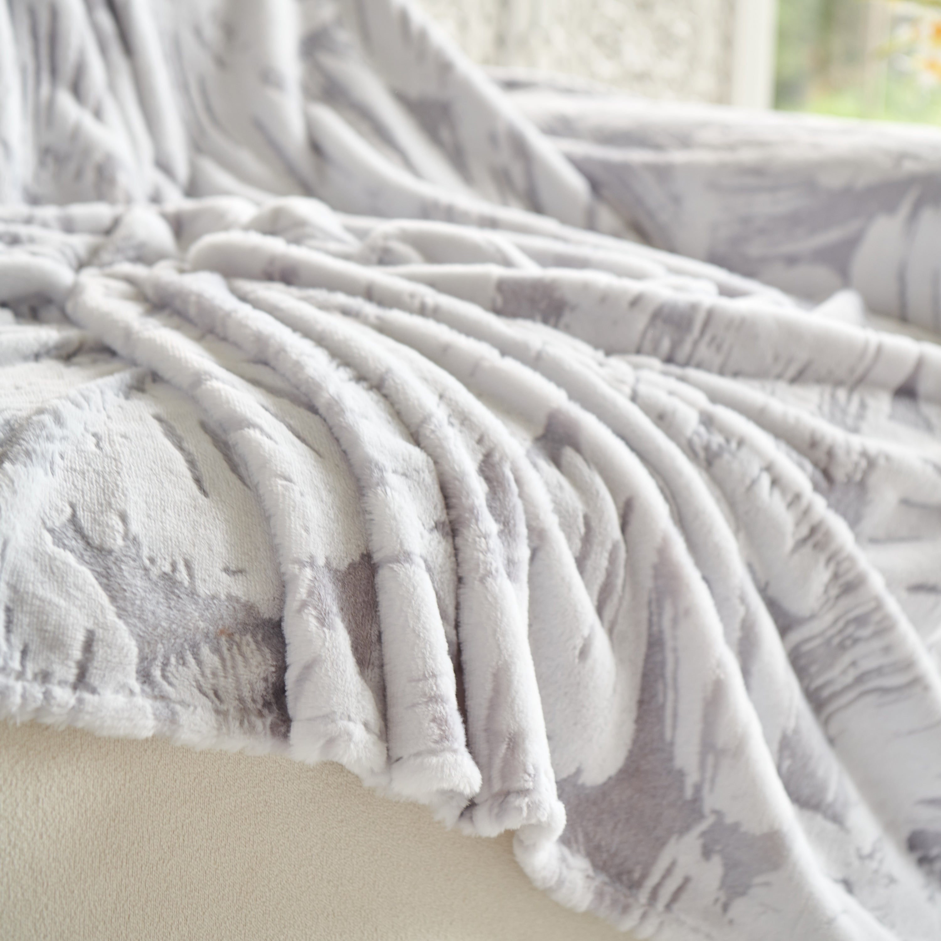 Plush Faux Fur Warm Sofa Cover With Waves Jacquard Textured Throw Blankets For Couch