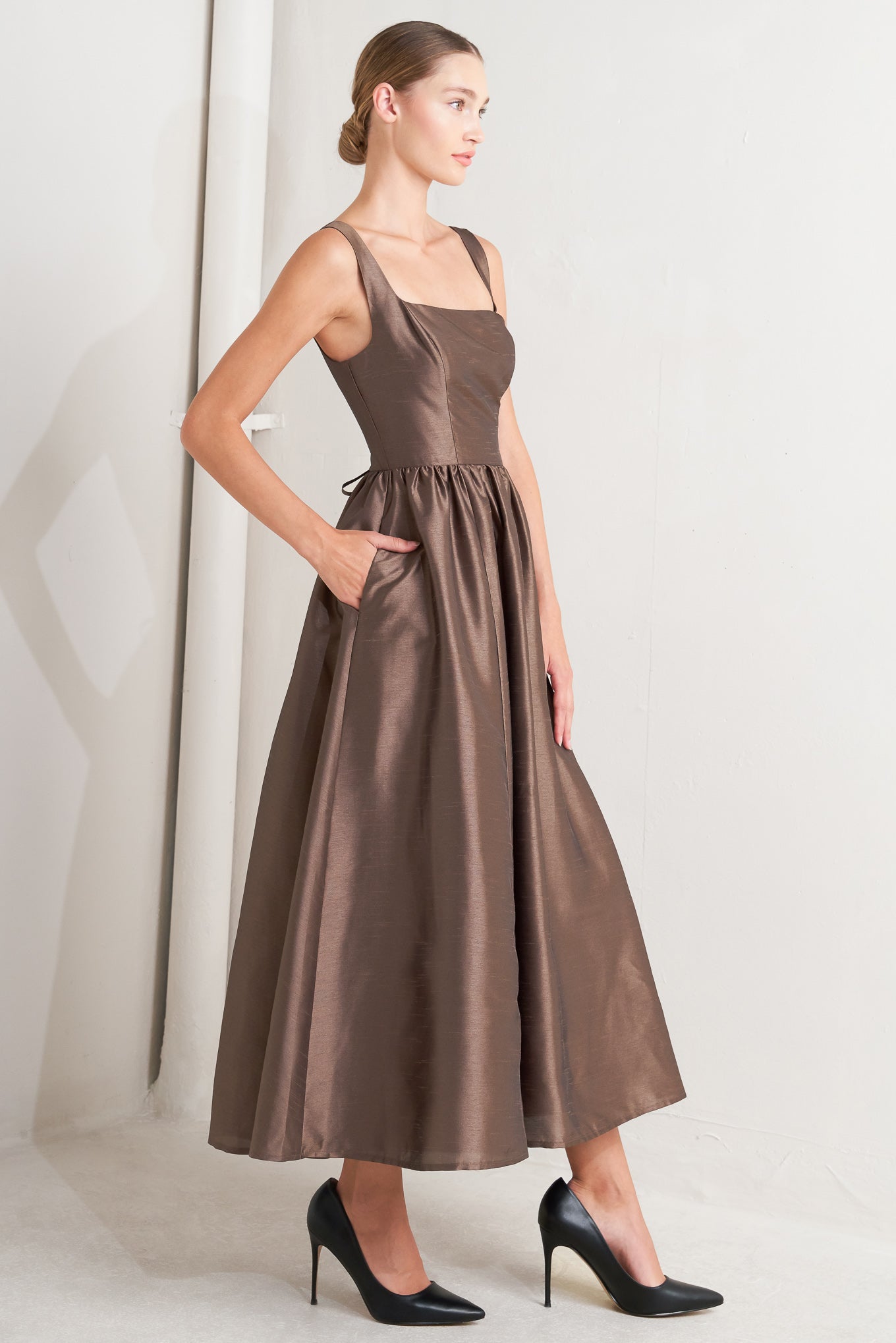 Café Luster Woven Midi Dress