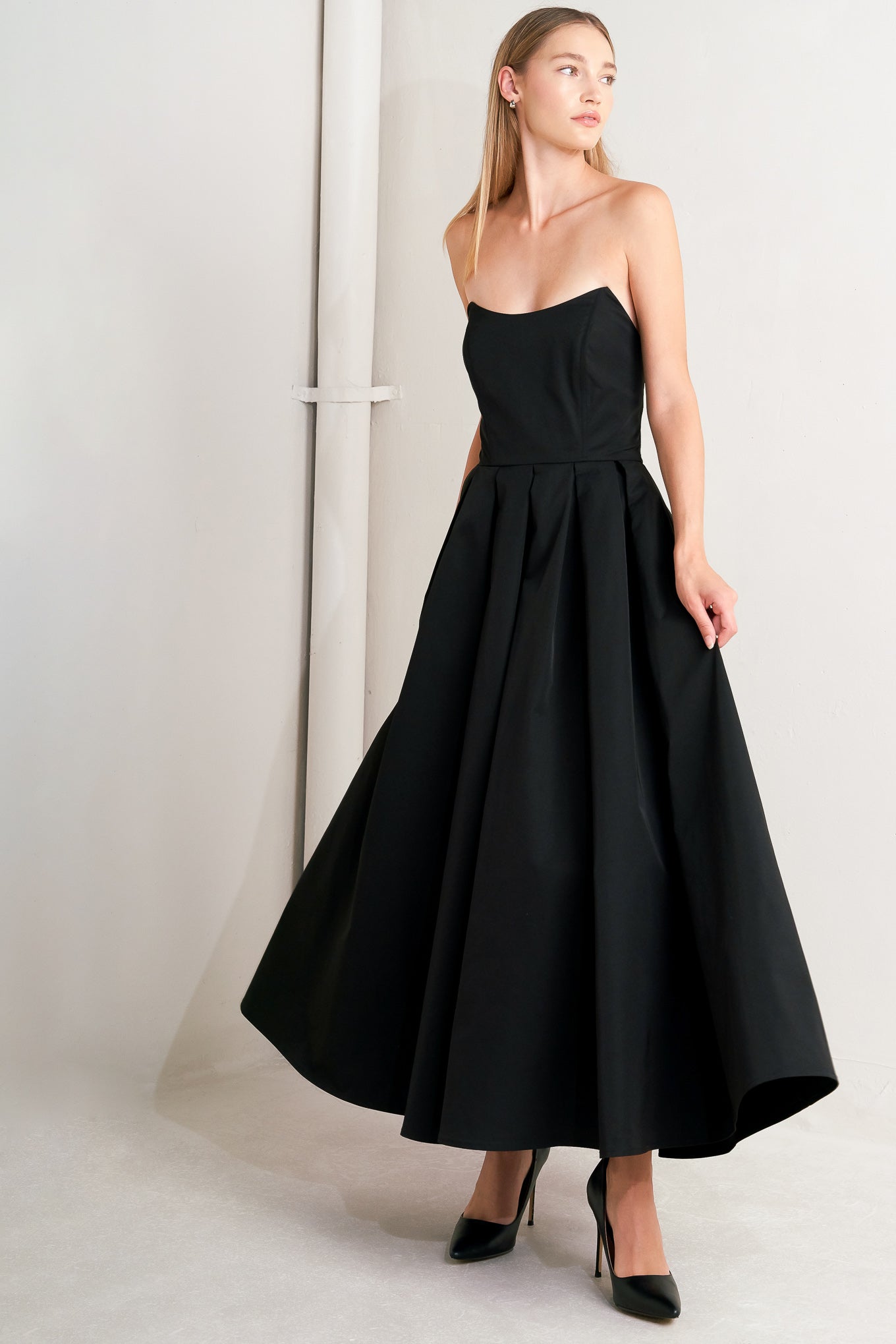 Gala Noir Woven Midi Dress