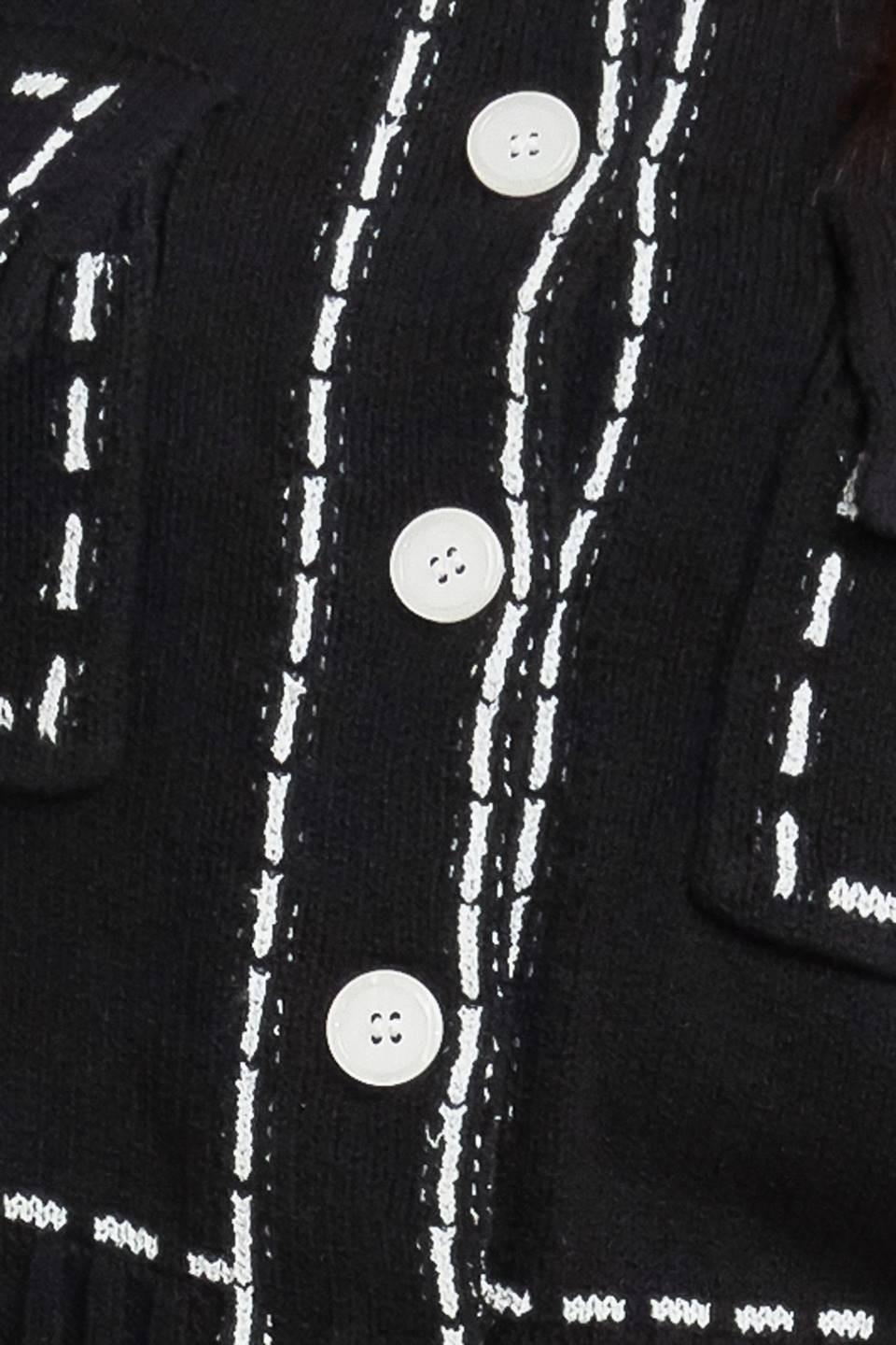 Mono Frame Sweater Knit Top