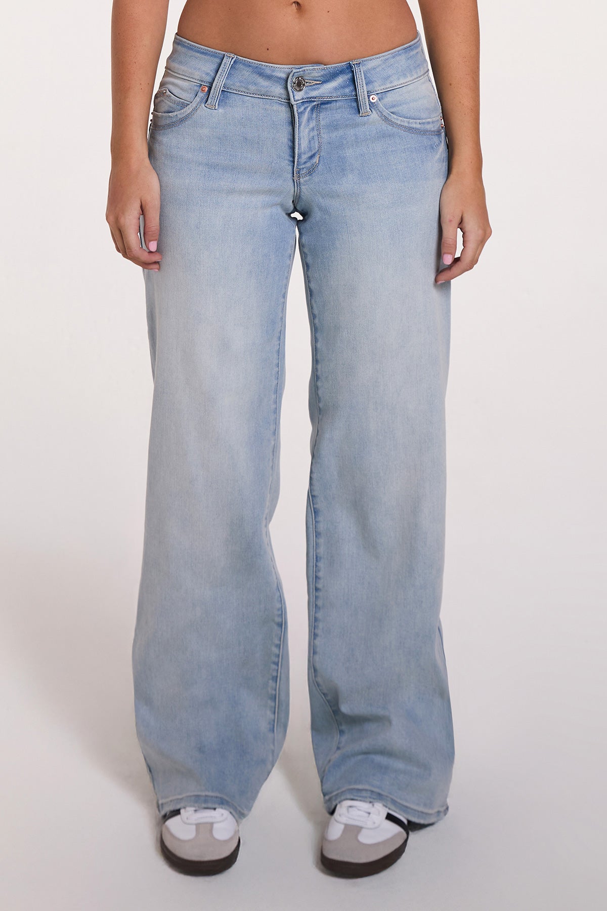 Women's Luxe Low Rise Wannabettabutt Wide Leg Jeans