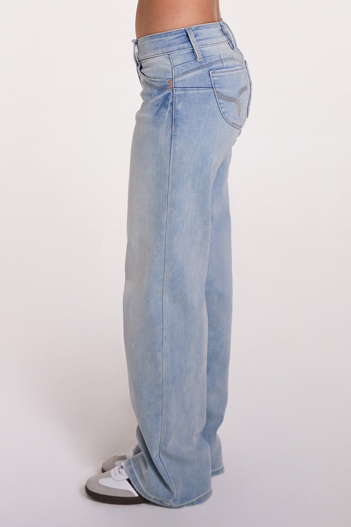 Women's Luxe Low Rise Wannabettabutt Wide Leg Jeans