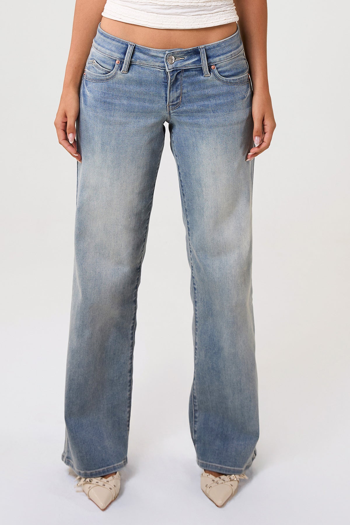 Women's Luxe Low Rise Wannabettabutt Wide Leg Jeans
