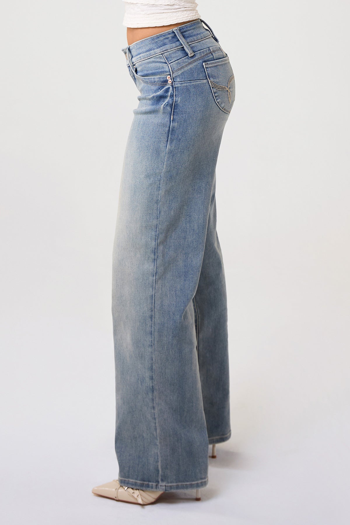 Women's Luxe Low Rise Wannabettabutt Wide Leg Jeans