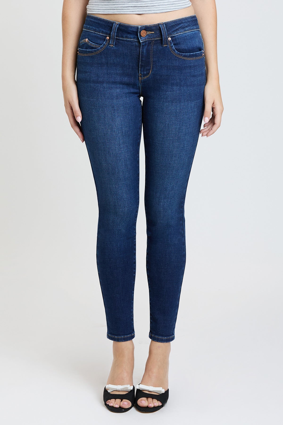Women's Luxe Mid Rise Wannabettabutt Skinny Jeans