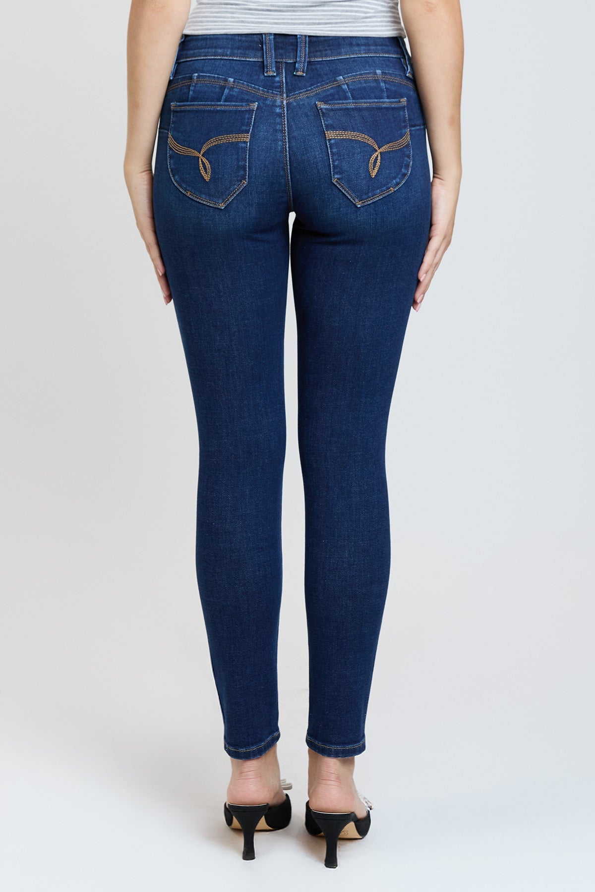Women's Luxe Mid Rise Wannabettabutt Skinny Jeans