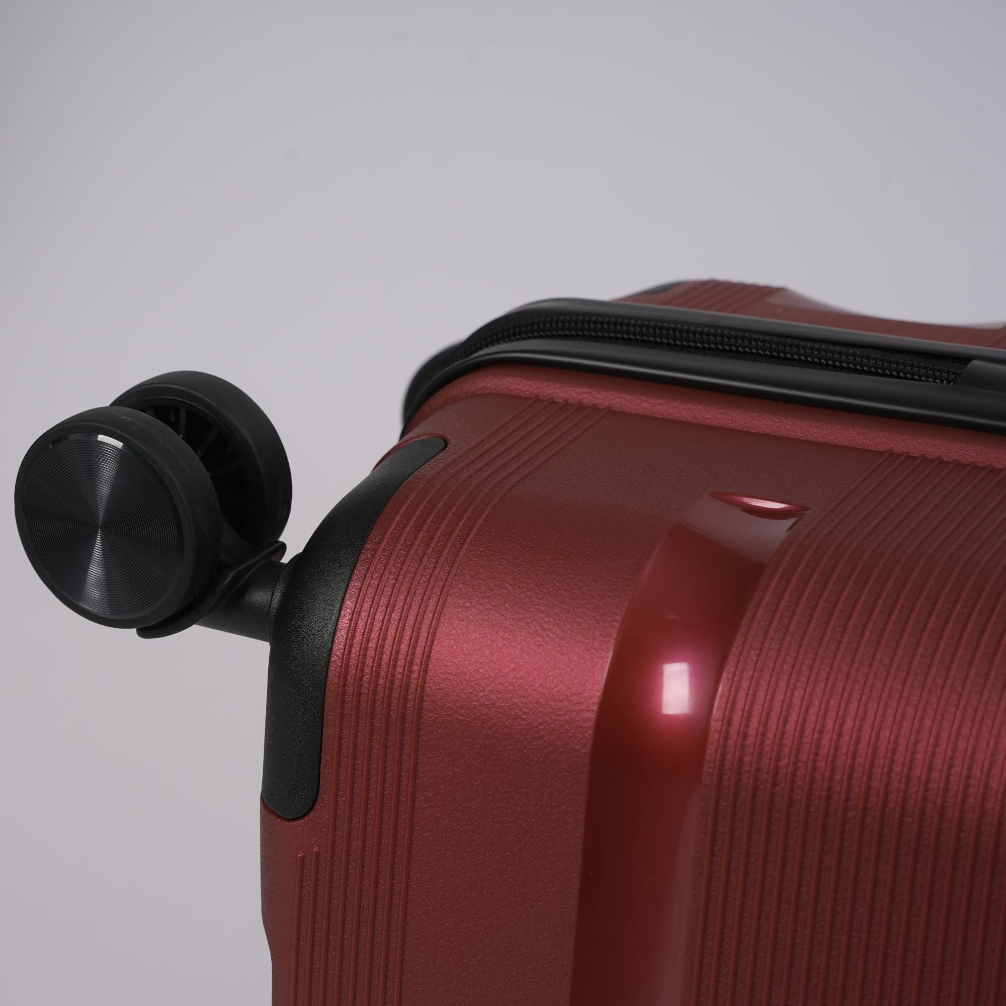 Red Hardcase Roller Luggage Set (28', 24' And 20')